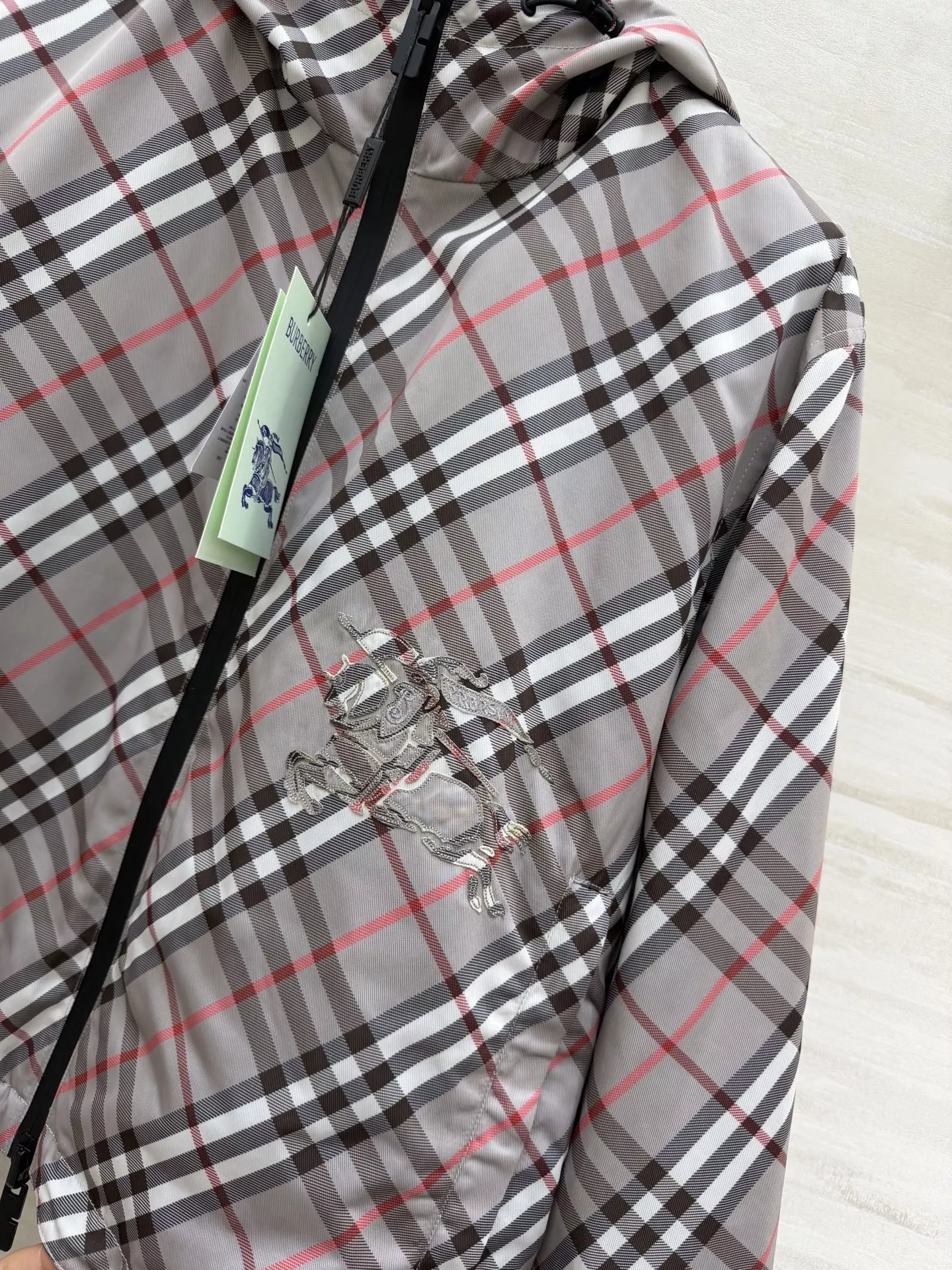 버버리 양면 후드 아우터 상세 이미지 3