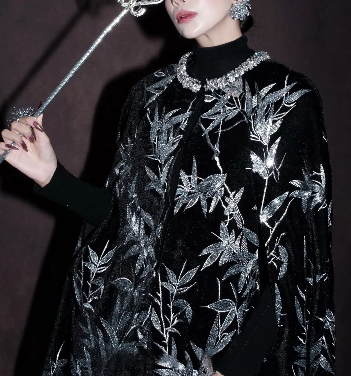 디올 대나무잎 자수 벨벳 케이프 상세 이미지 12