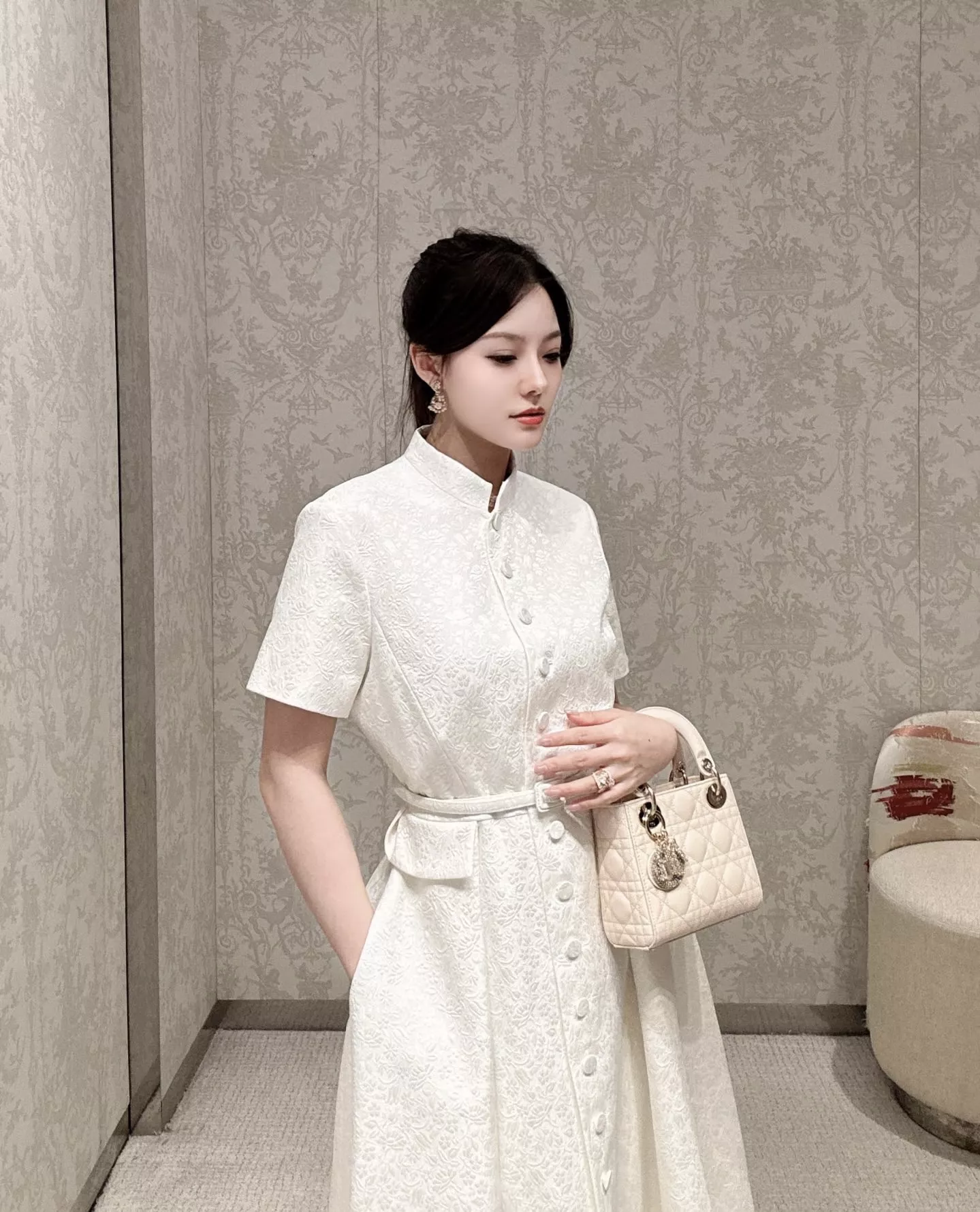 디올 화이트 자카드 반소매 원피스 상세 이미지 16
