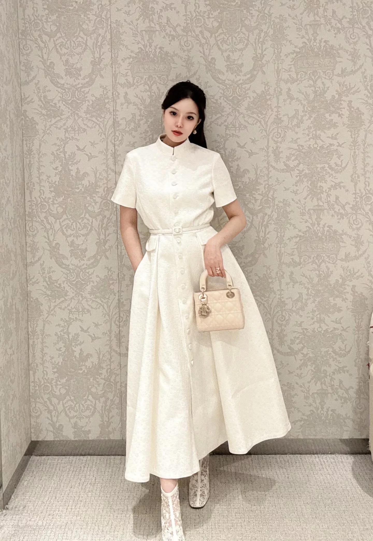 디올 화이트 자카드 반소매 원피스 상세 이미지 14