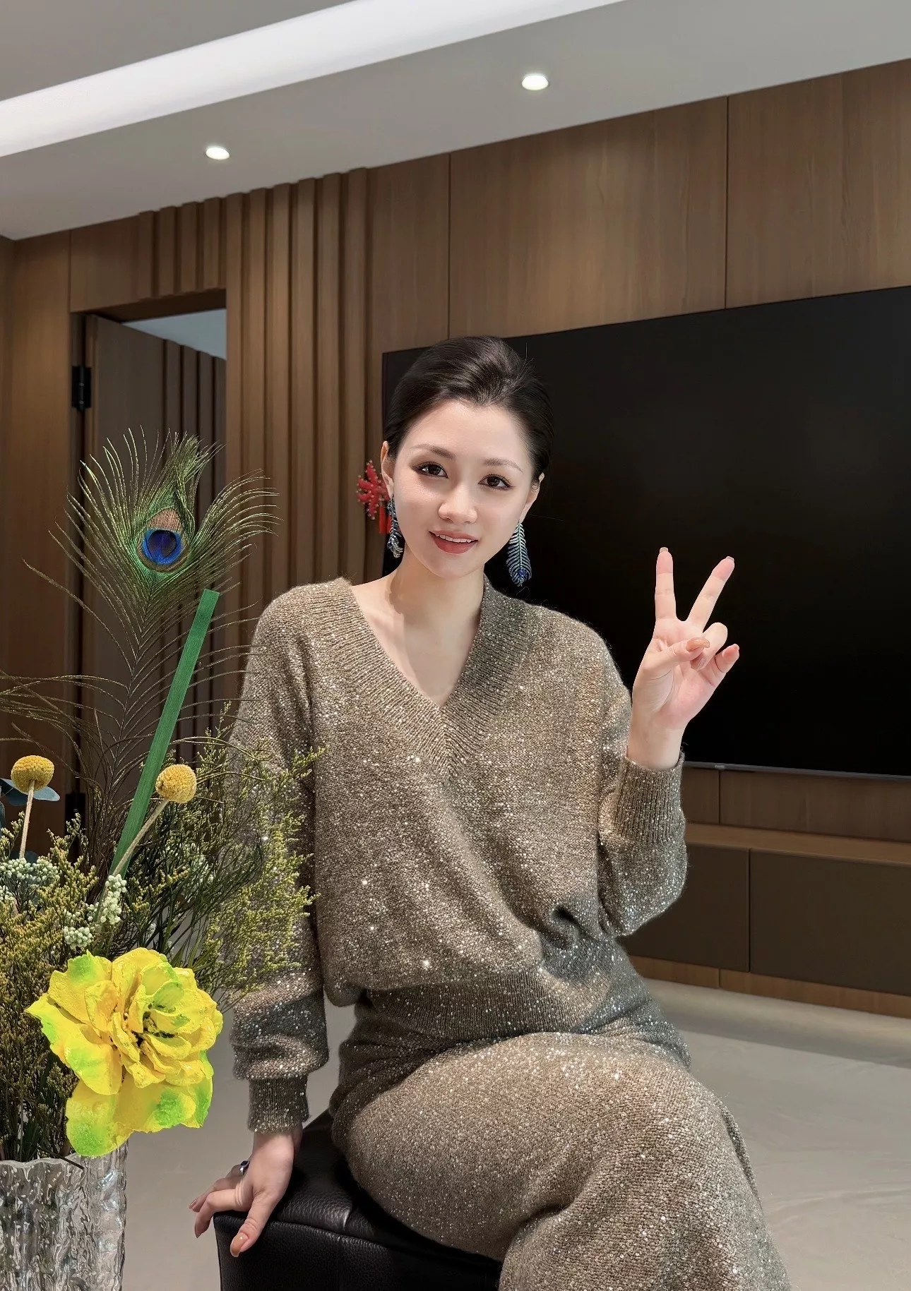 브루넬로쿠치넬리 브이넥 시퀸 니트와 스커트 세트 상세 이미지 20