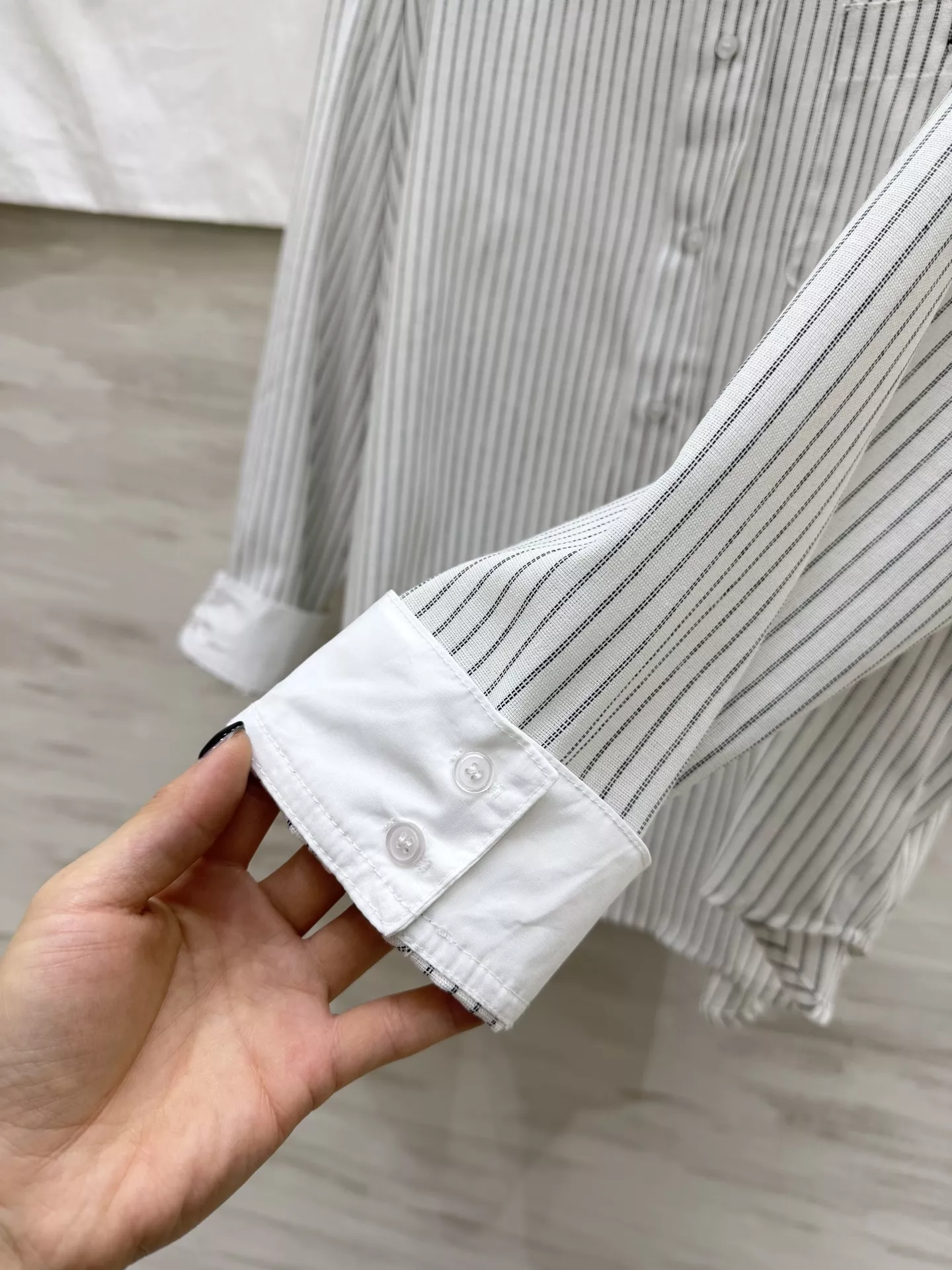 샤넬 스트라이프 배색 카라 셔츠 상세 이미지 5