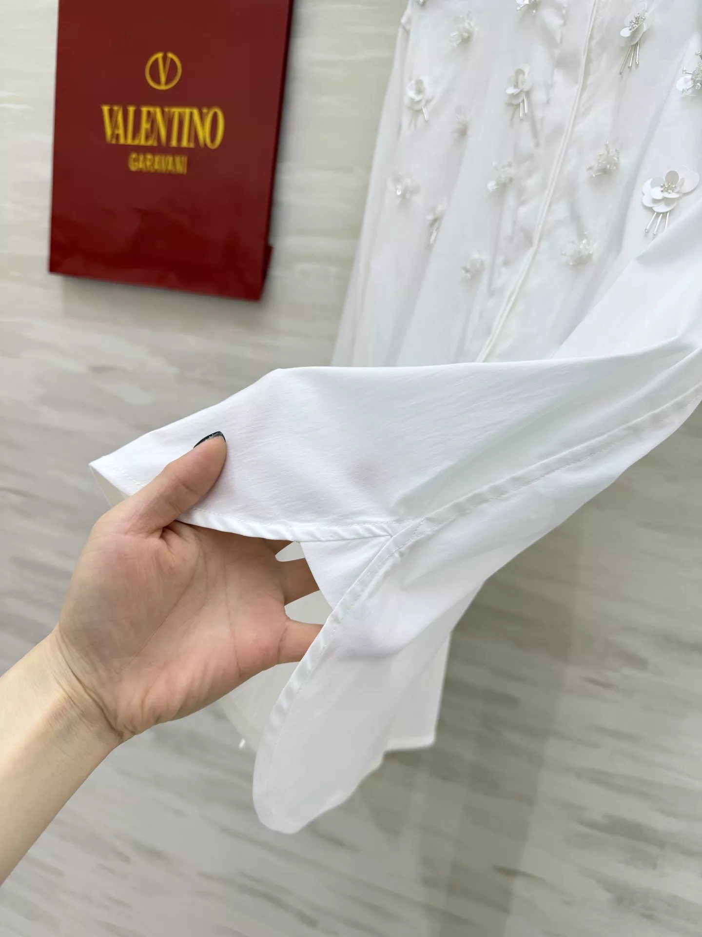 발렌티노 입체 플라워 장식 셔츠 상세 이미지 8