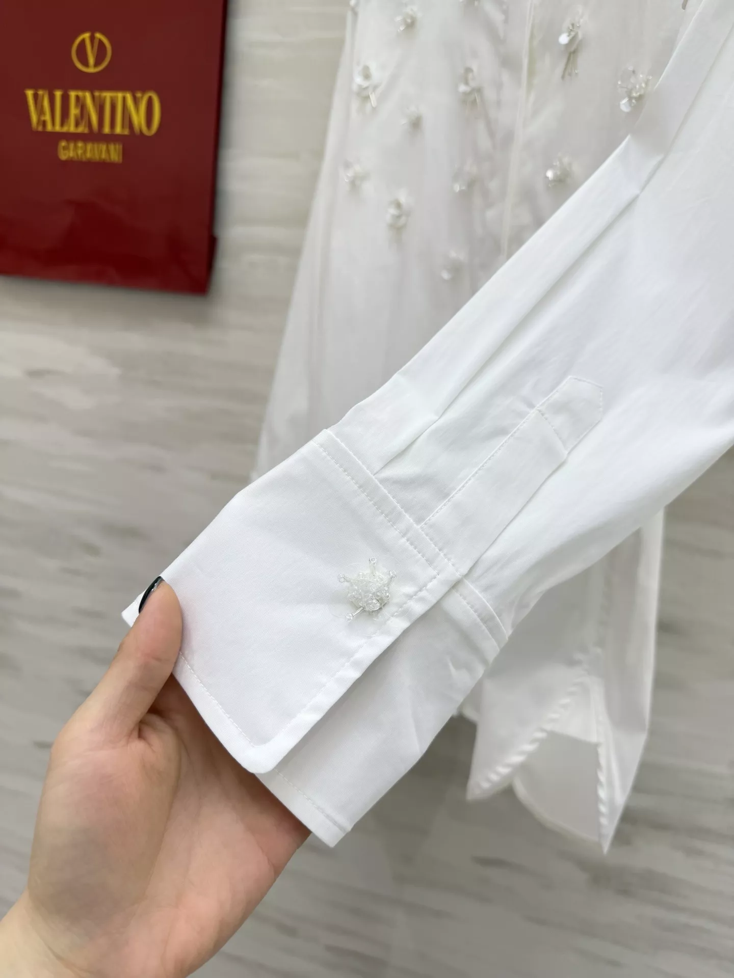 발렌티노 입체 플라워 장식 셔츠 상세 이미지 7