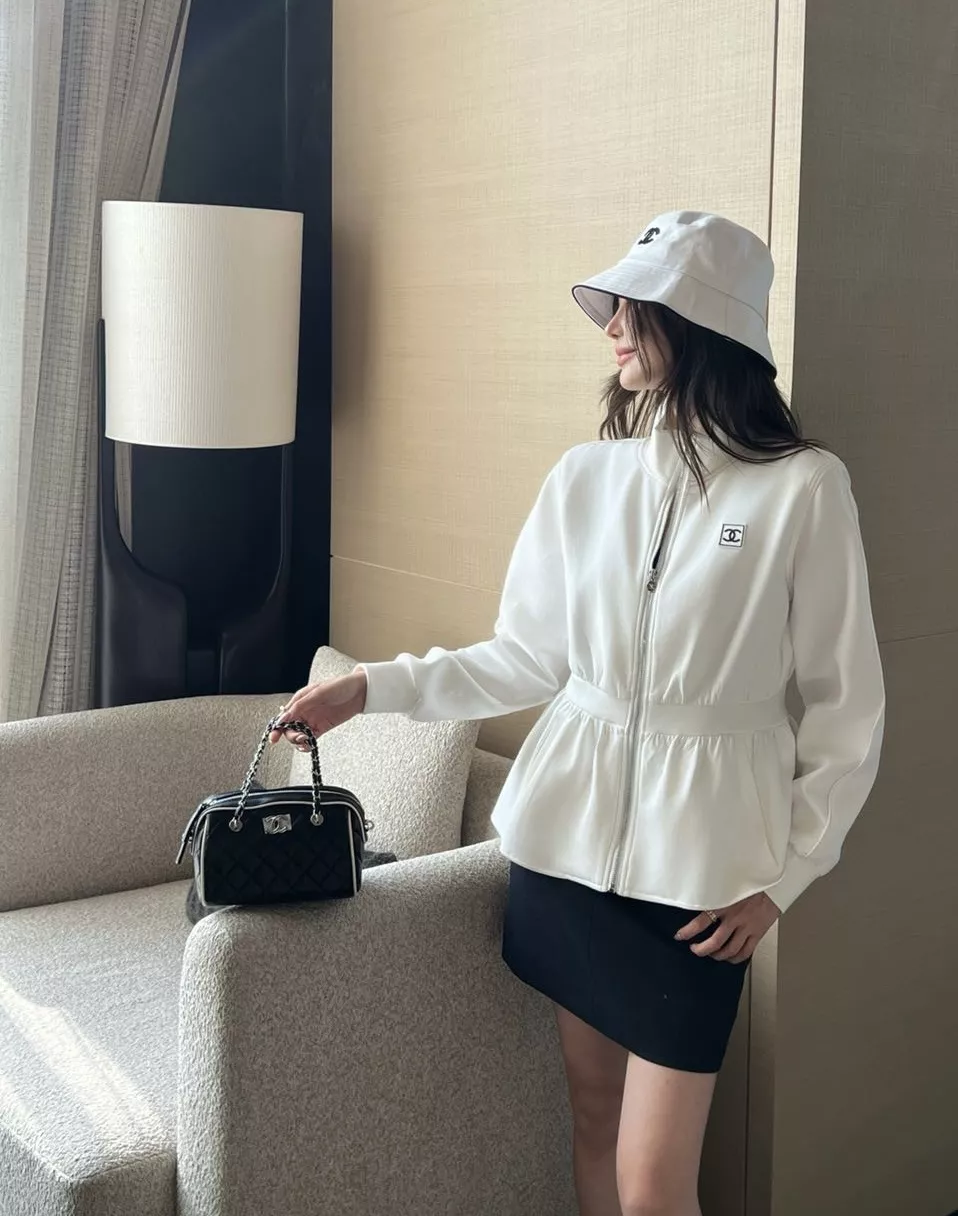 샤넬 스탠드 카라 허리 셔링 집업 재킷 상세 이미지 13