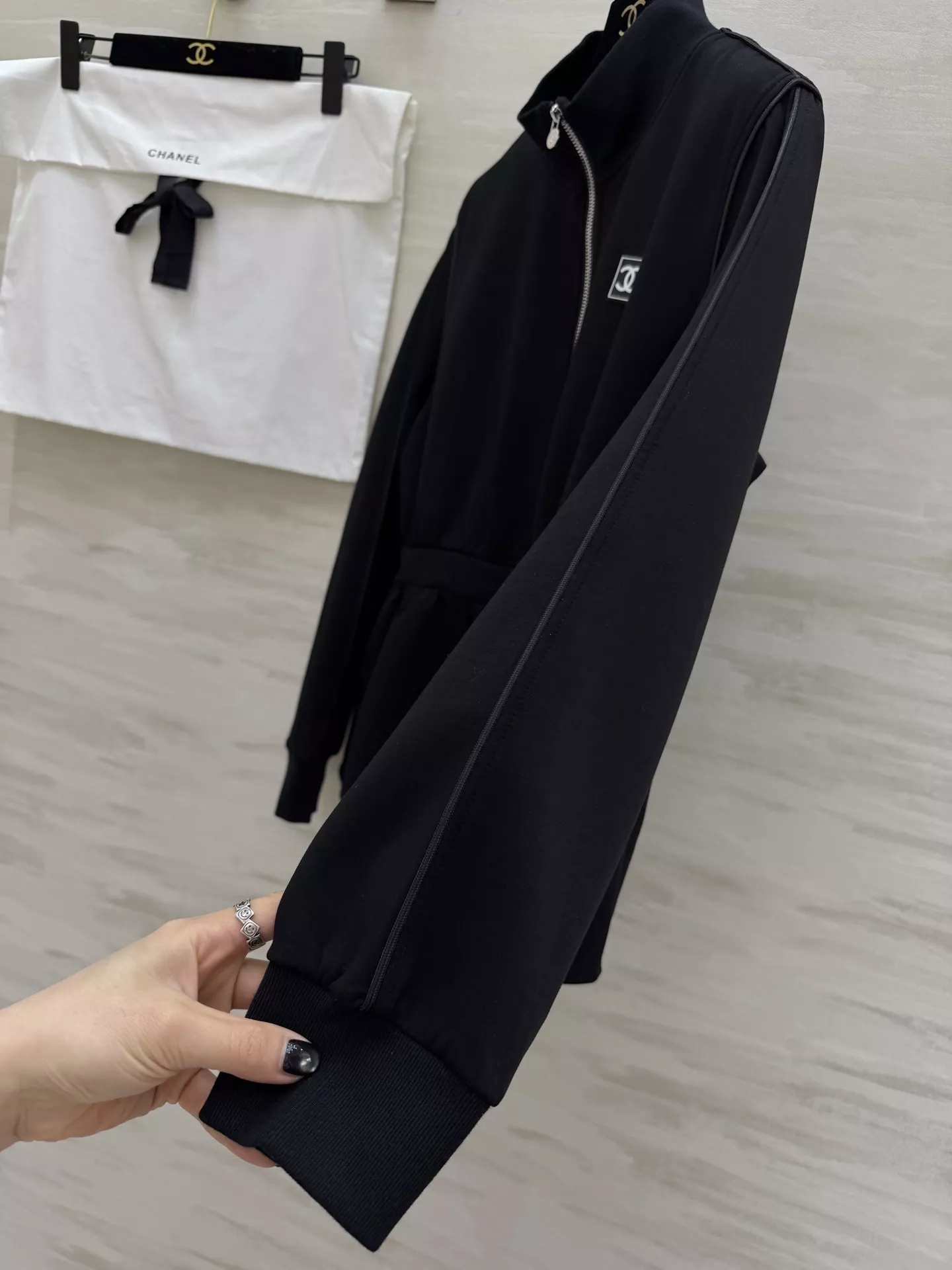 샤넬 스탠드 카라 허리 셔링 집업 재킷 상세 이미지 23