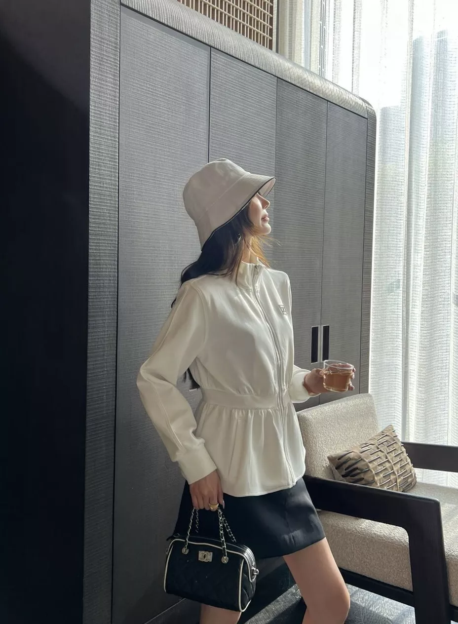 샤넬 스탠드 카라 허리 셔링 집업 재킷 상세 이미지 15