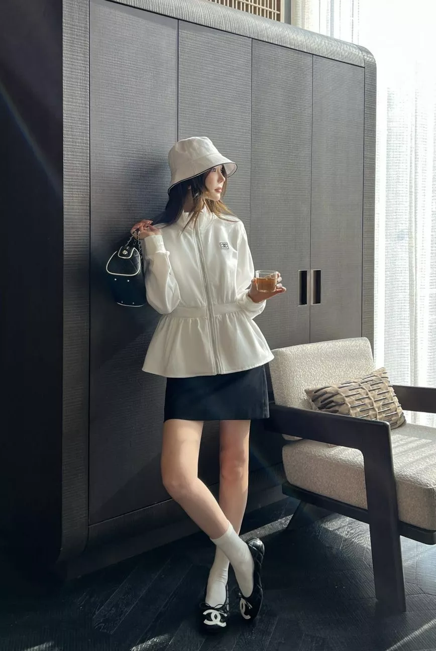 샤넬 스탠드 카라 허리 셔링 집업 재킷 상세 이미지 16