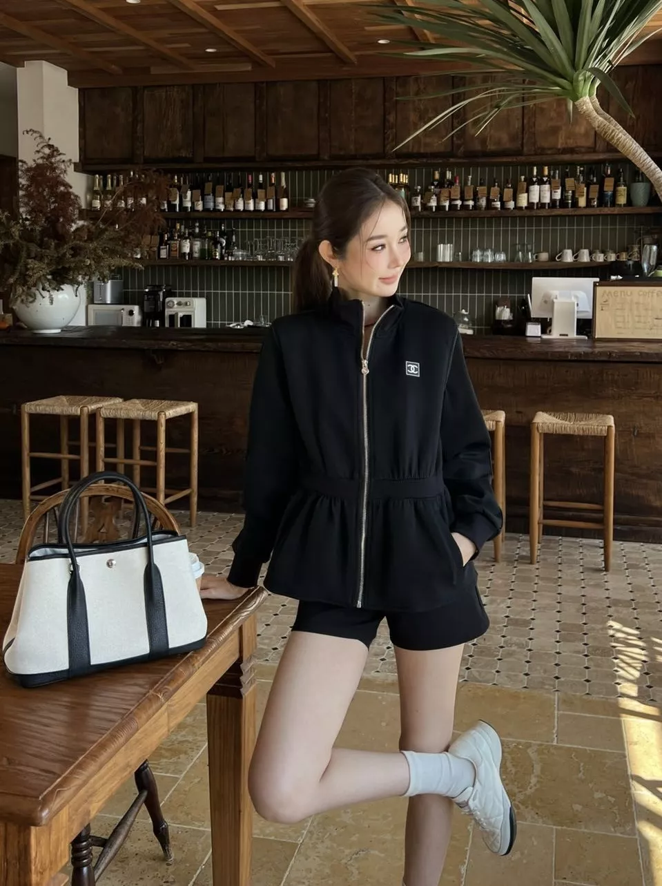 샤넬 스탠드 카라 허리 셔링 집업 재킷 상세 이미지 28