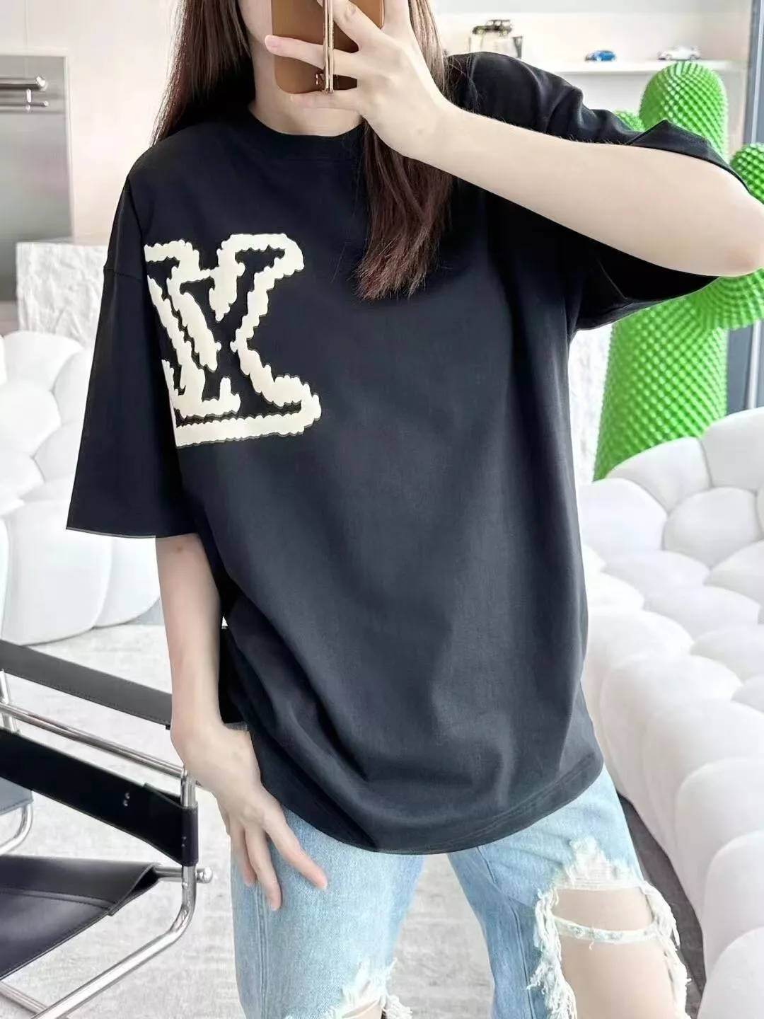 루이비통 클라우드 모노그램 빅로고 반소매 티셔츠 상세 이미지 12