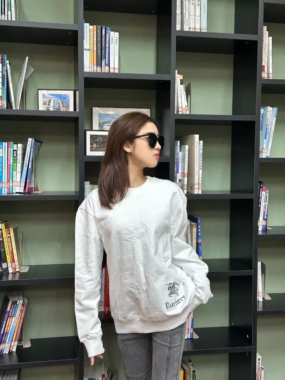 버버리 밑단 자수 전마 라운드넥 스웨트셔츠 상세 이미지 16