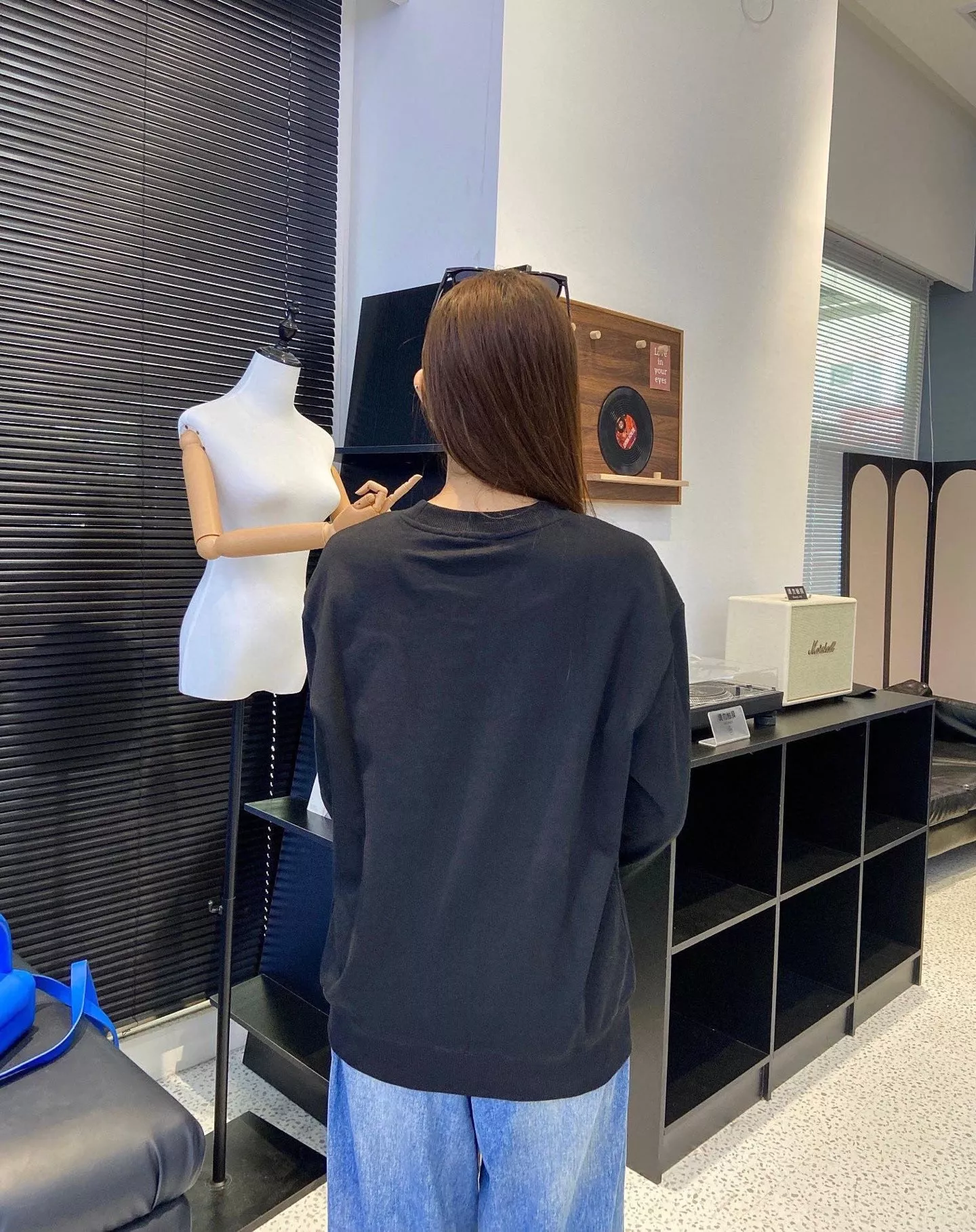 버버리 전마 패치 크루넥 스웨트셔츠 상세 이미지 15