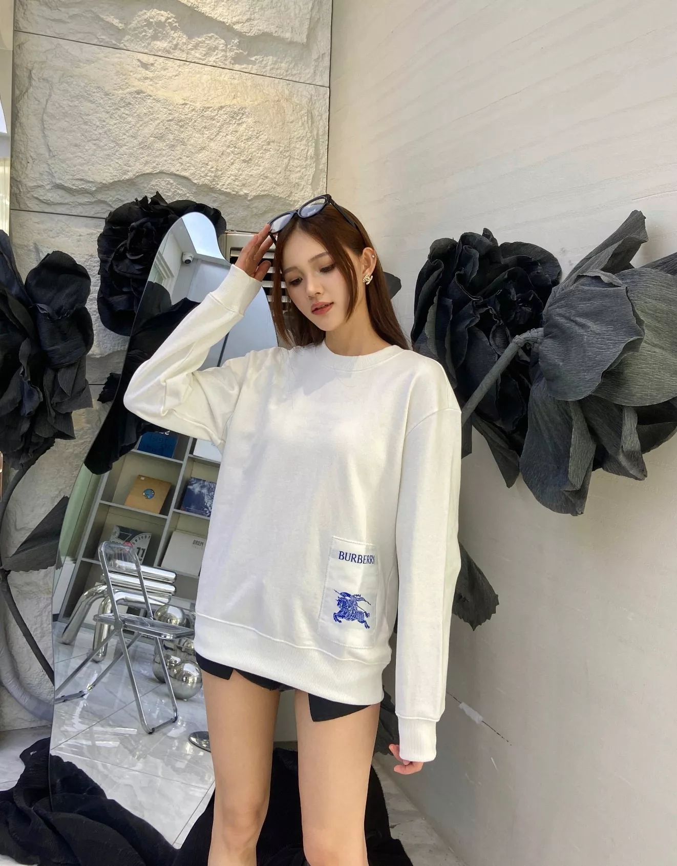 버버리 전마 패치 크루넥 스웨트셔츠 상세 이미지 14