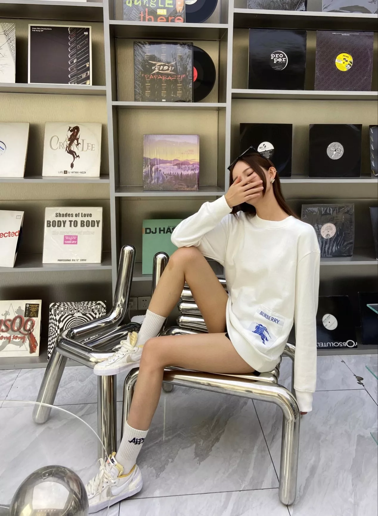 버버리 전마 패치 크루넥 스웨트셔츠 상세 이미지 16