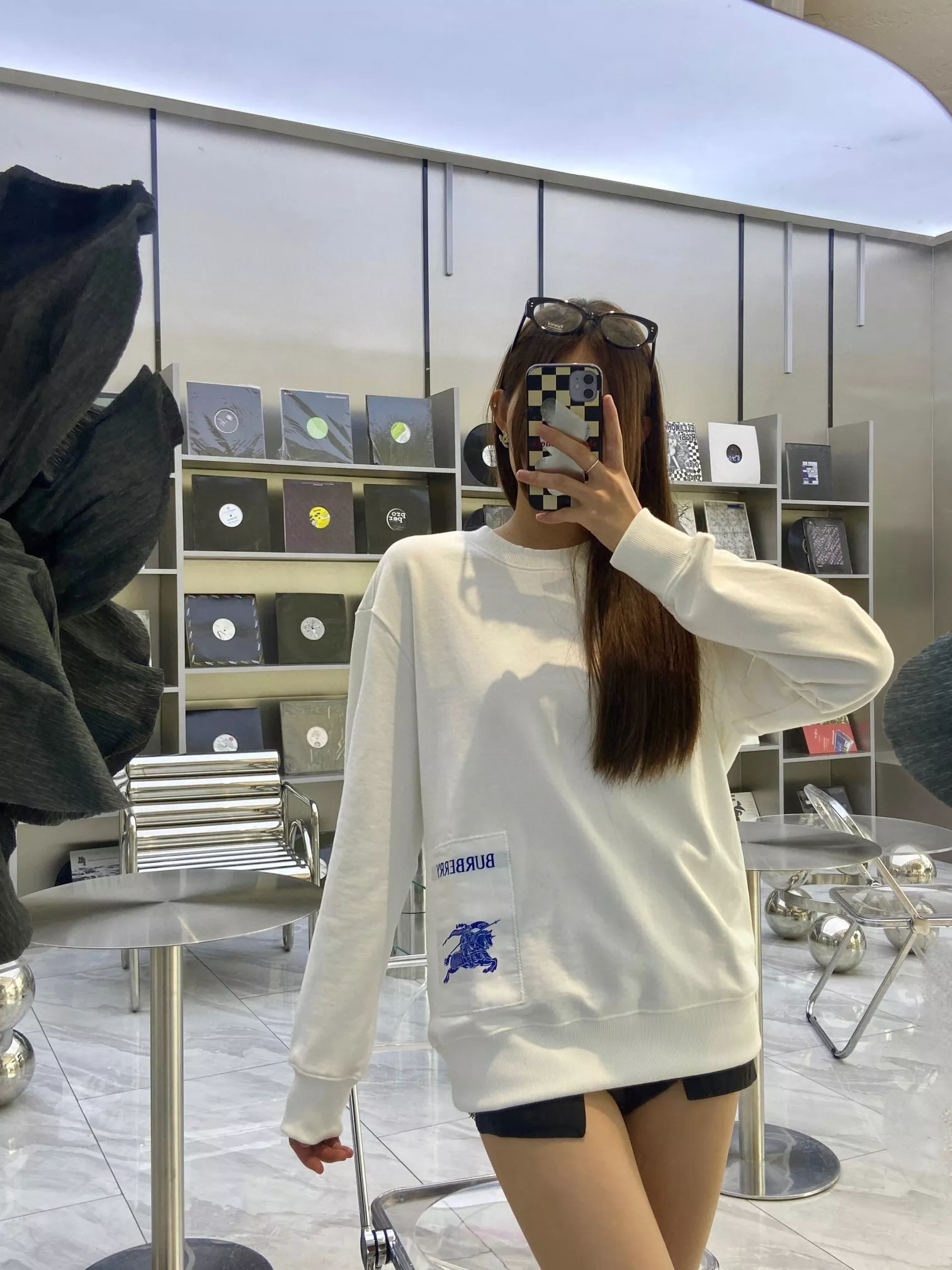 버버리 전마 패치 크루넥 스웨트셔츠 상세 이미지 12