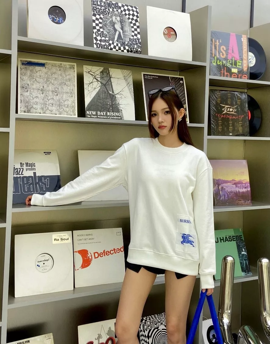 버버리 전마 패치 크루넥 스웨트셔츠 상세 이미지 13