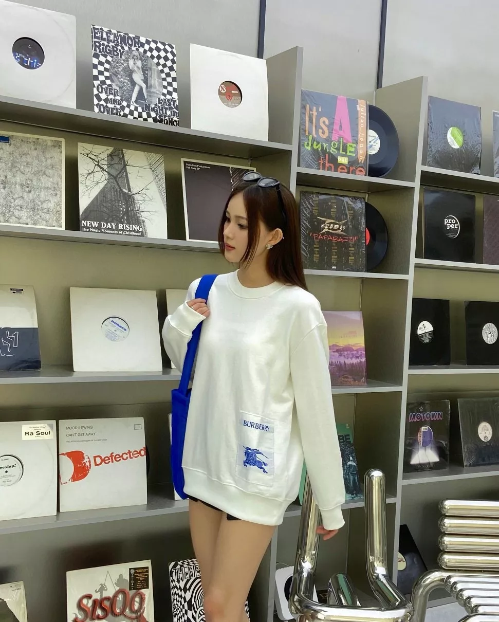 버버리 전마 패치 크루넥 스웨트셔츠 상세 이미지 18