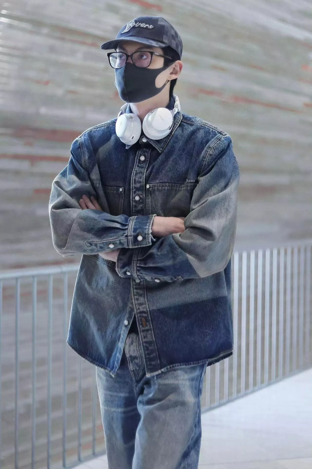 루이비통 선페이드 워싱 데님 재킷 상세 이미지 14