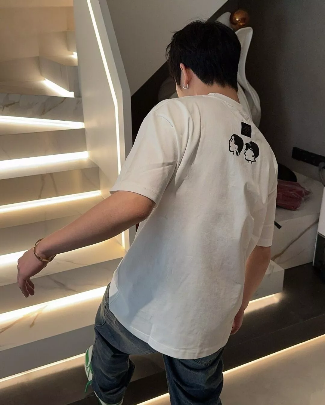 루이비통 하트 플로킹 로고 반소매 티셔츠 상세 이미지 14