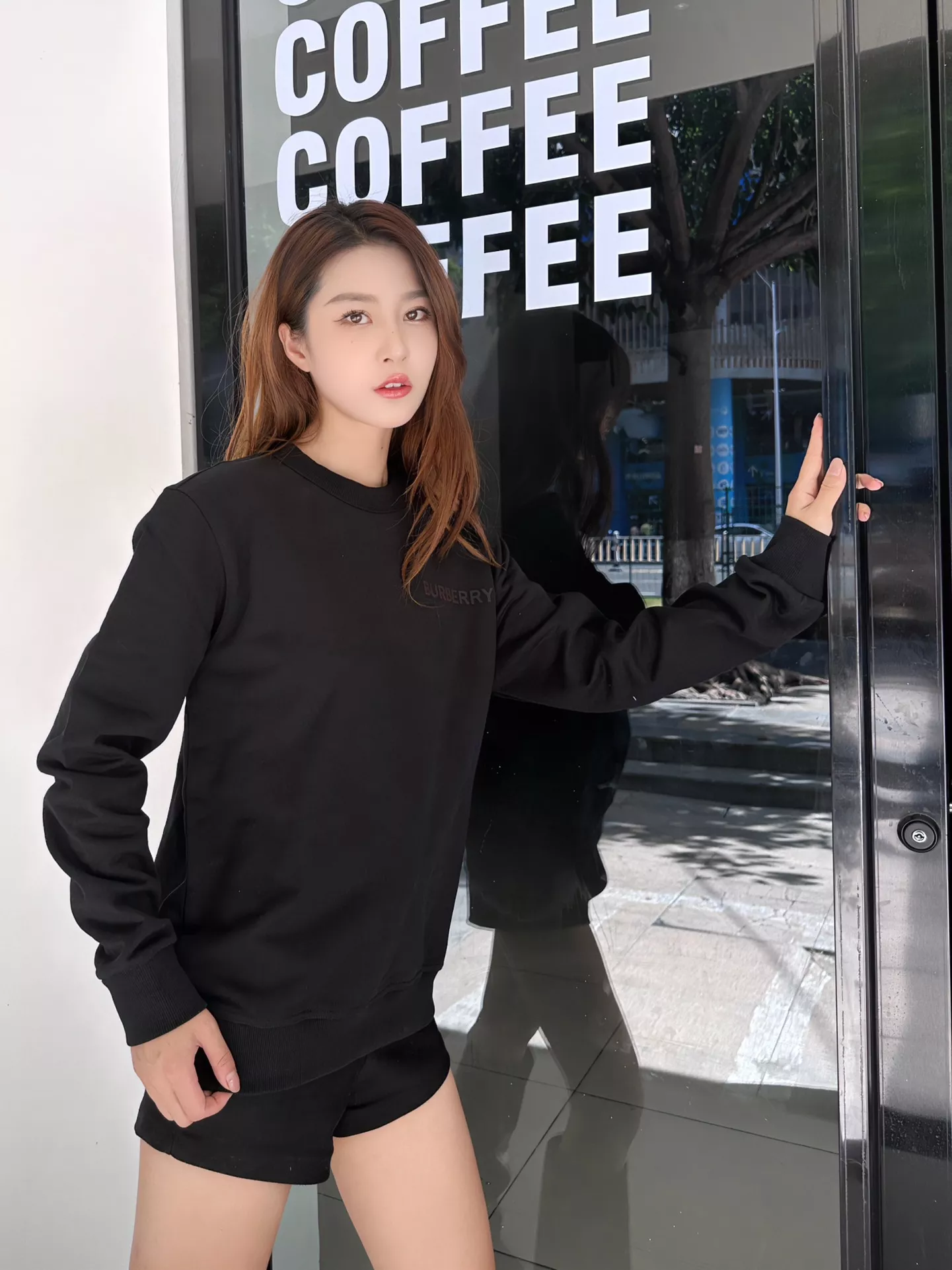 버버리 압착 로고 크루넥 스웨트셔츠 상세 이미지 16