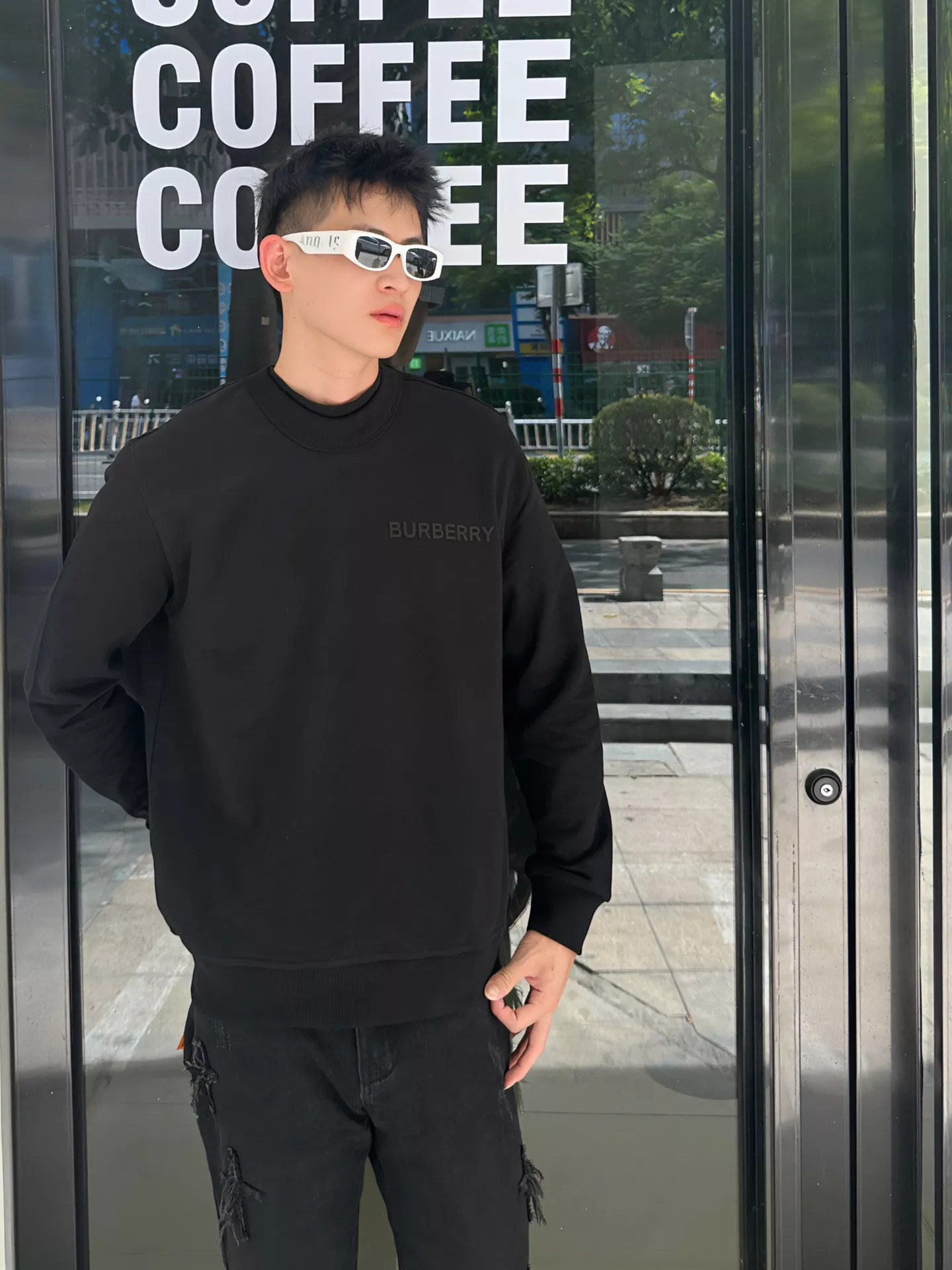버버리 압착 로고 크루넥 스웨트셔츠 상세 이미지 11