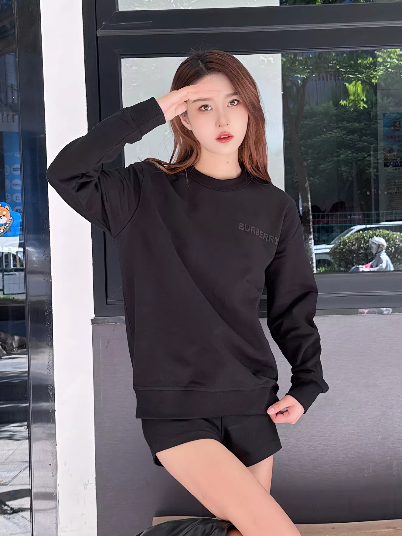 버버리 압착 로고 크루넥 스웨트셔츠 상세 이미지 18