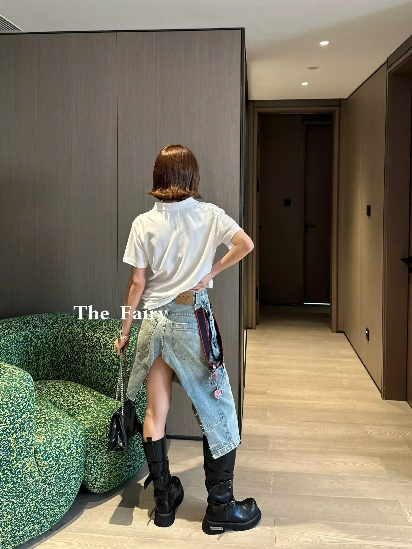 발렌시아가 체인 장식 워싱 데님 스커트 상세 이미지 30