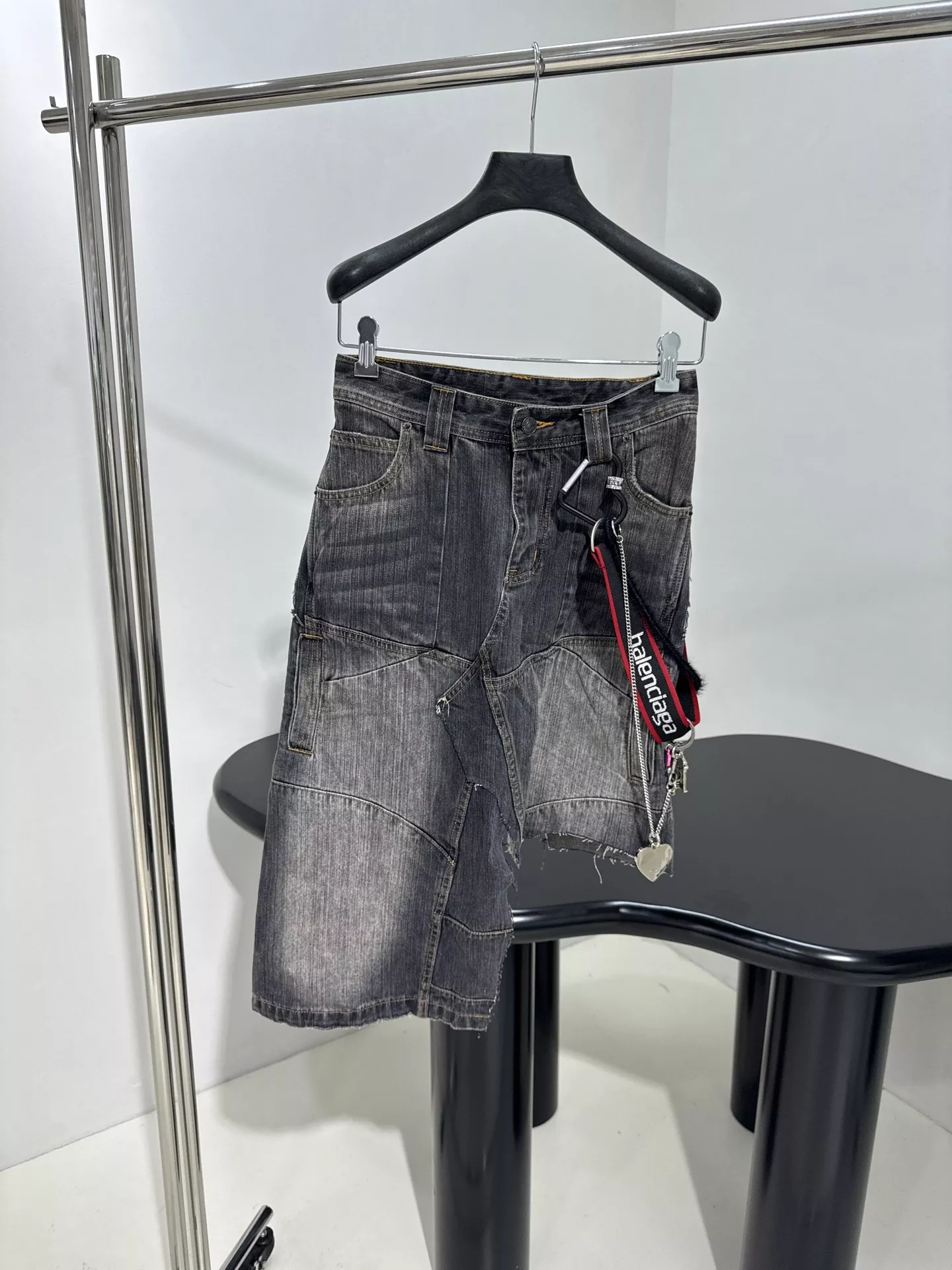 발렌시아가 체인 장식 워싱 데님 스커트 상세 이미지 1