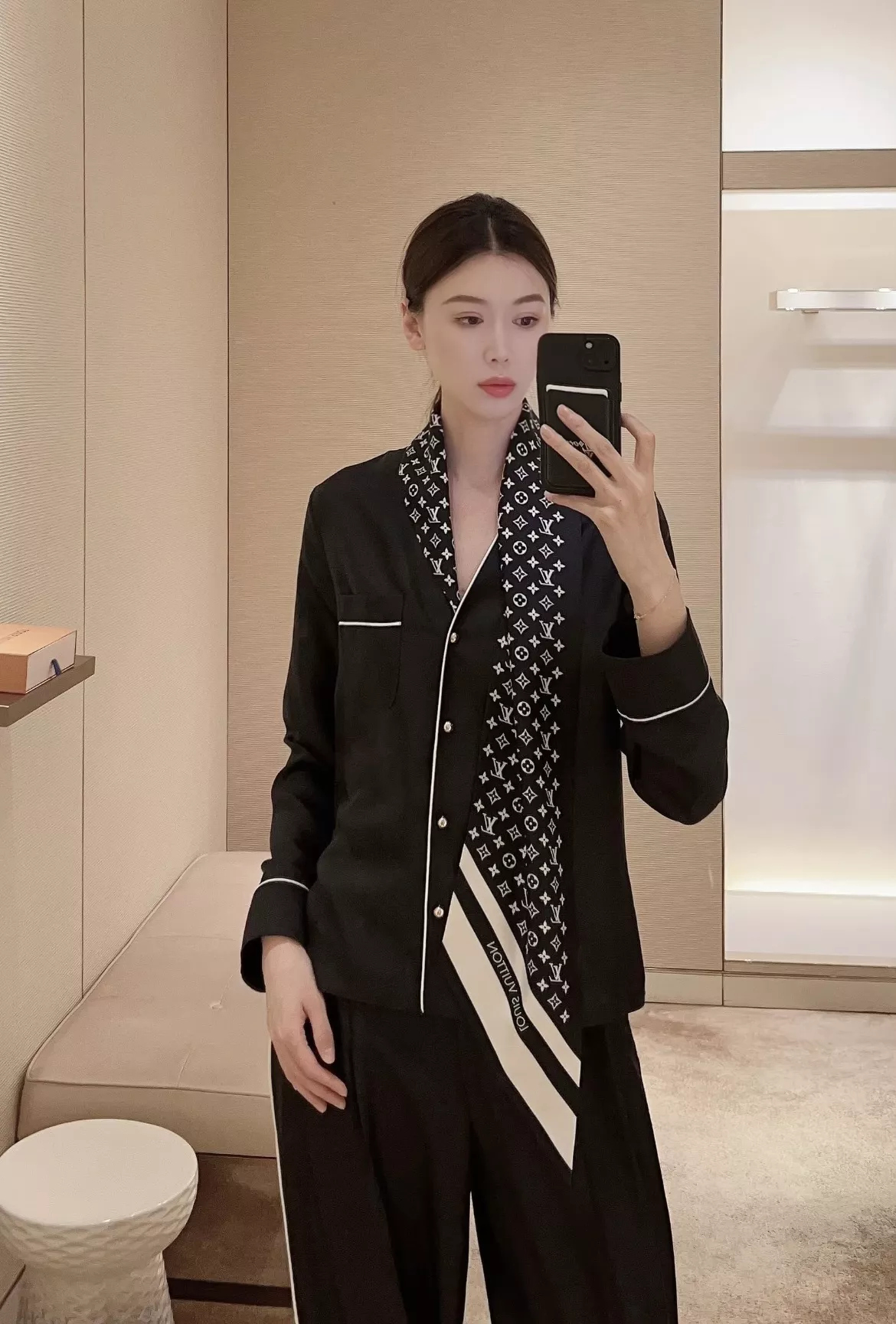 루이비통 모노그램 실크 파자마 스타일 세트 상세 이미지 32