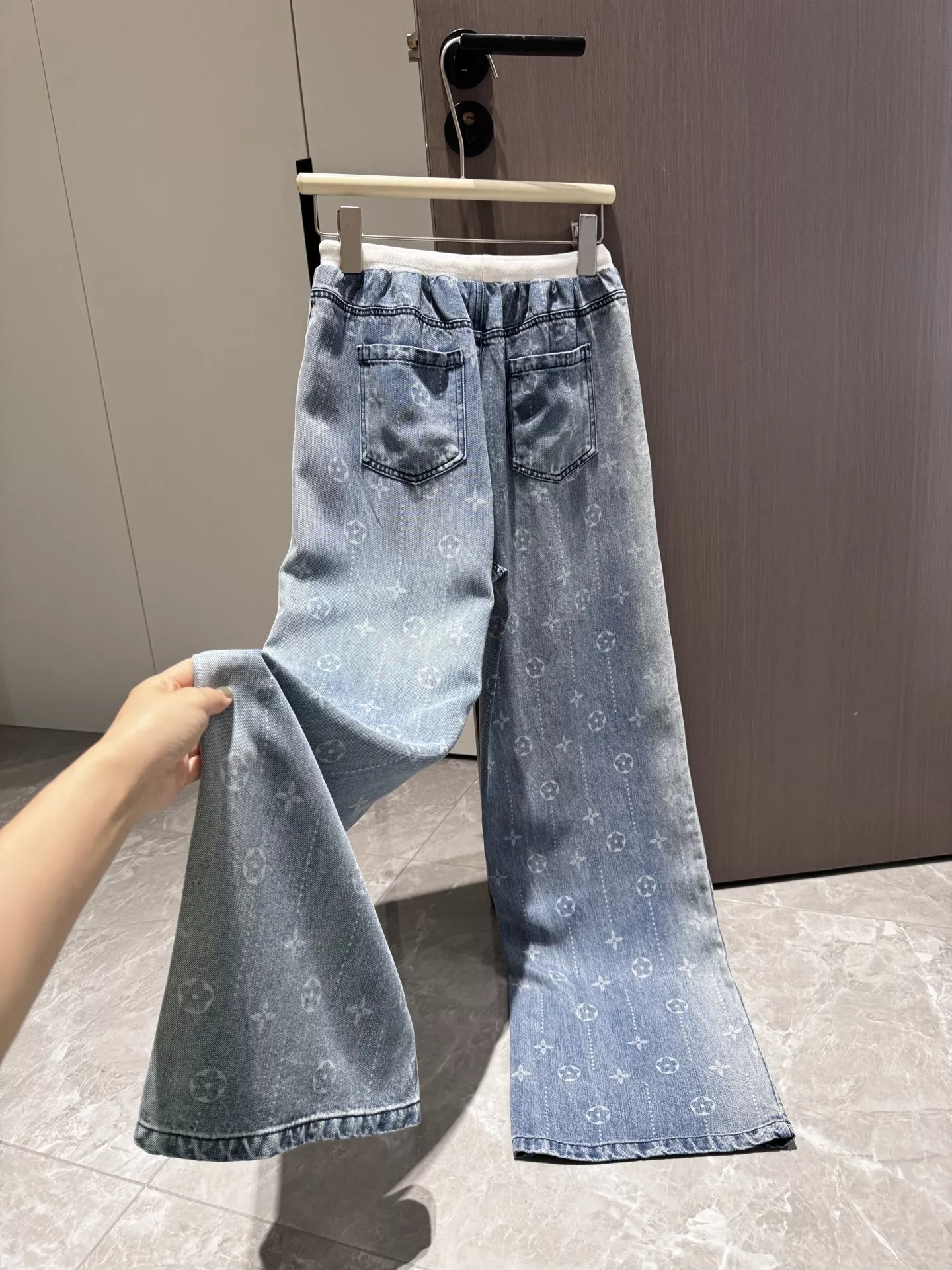루이비통 그라데이션 핫픽스 와이드 데님 팬츠 상세 이미지 15