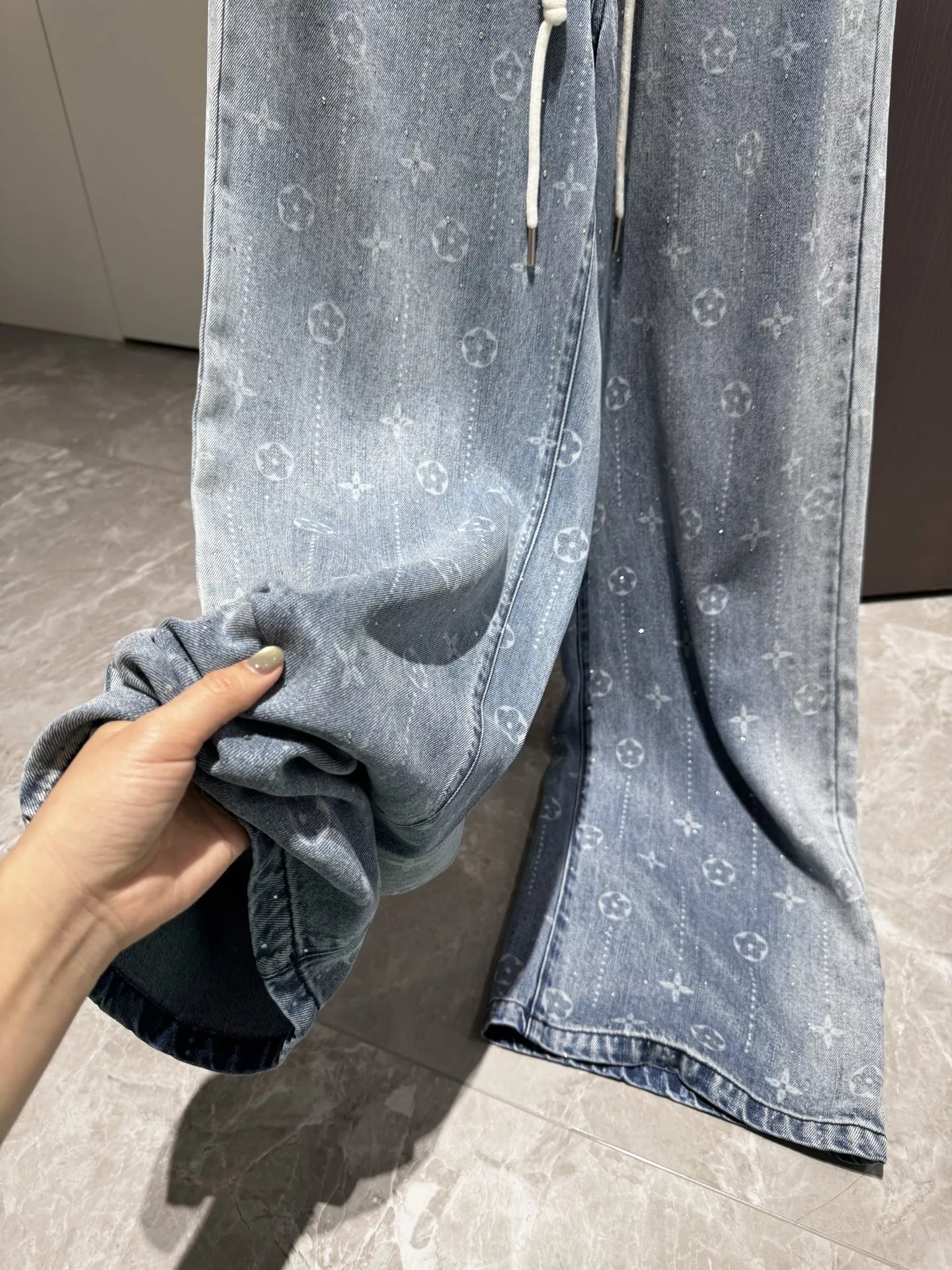루이비통 그라데이션 핫픽스 와이드 데님 팬츠 상세 이미지 21