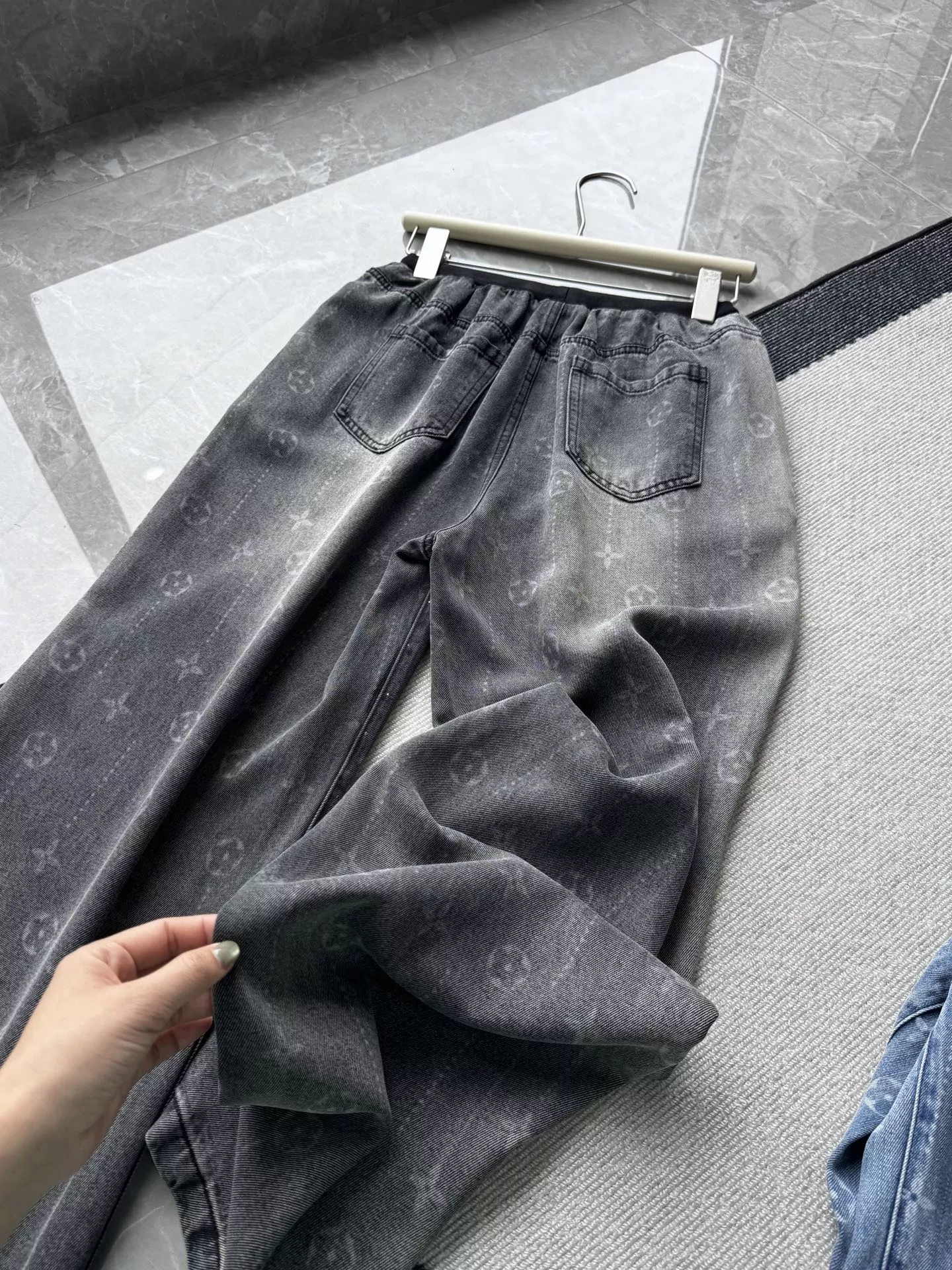 루이비통 그라데이션 핫픽스 와이드 데님 팬츠 상세 이미지 34