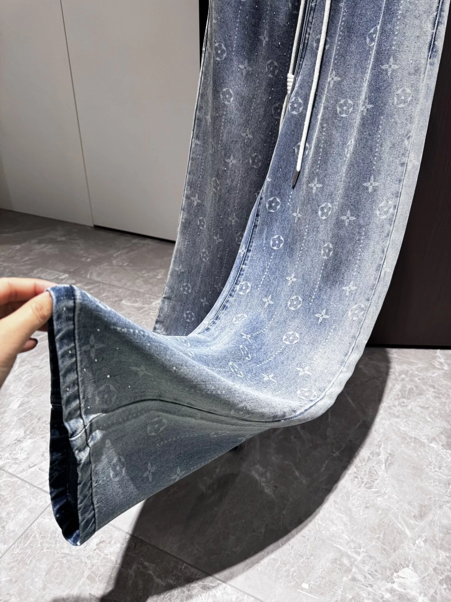 루이비통 그라데이션 핫픽스 와이드 데님 팬츠 상세 이미지 19