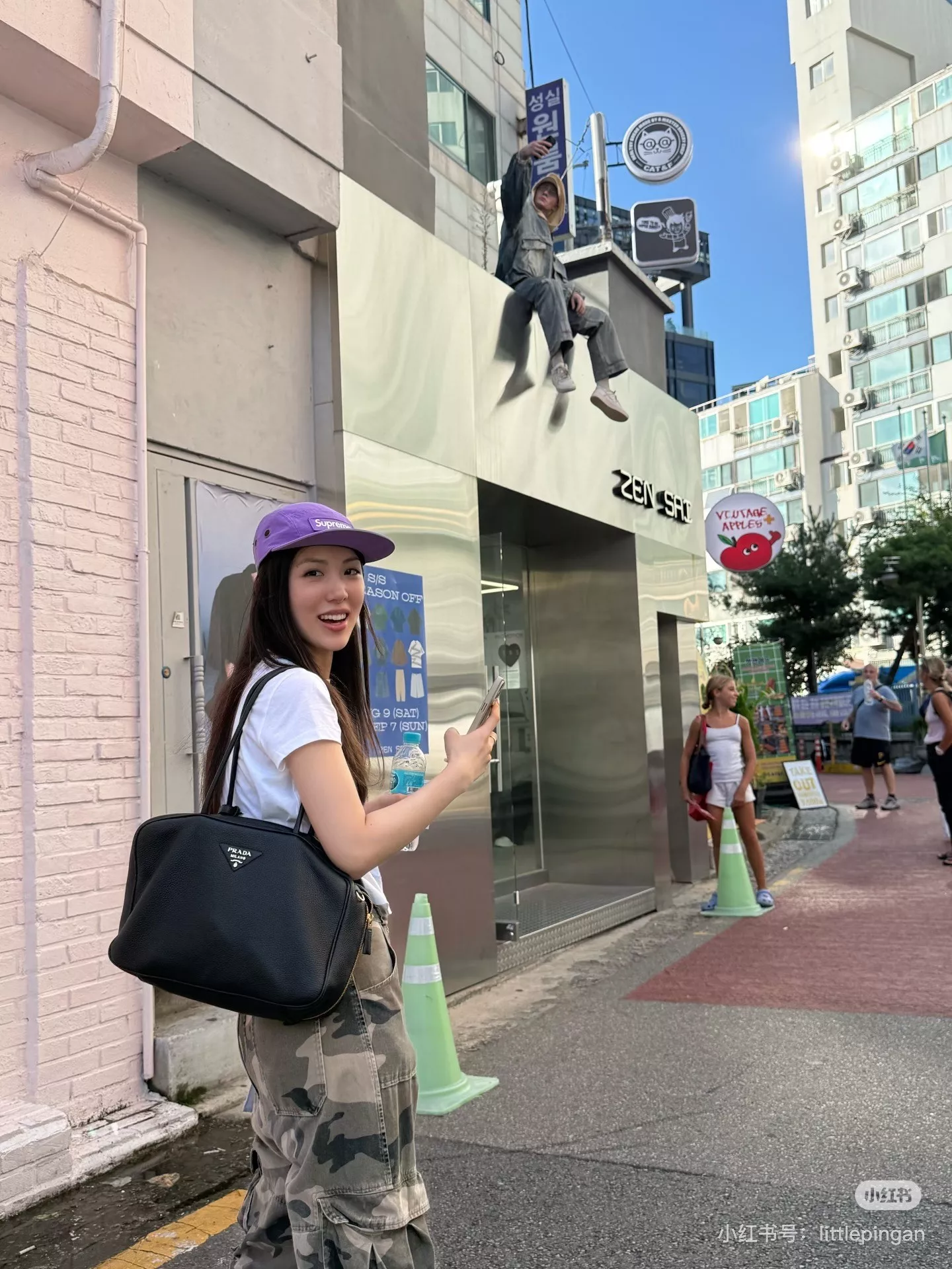 프라다 삼각 로고 롱 핸들 핸드백 상세 이미지 29