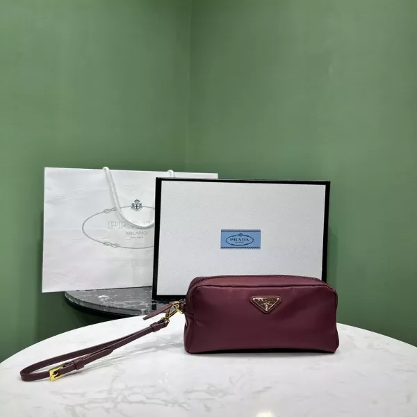 프라다 리나일론 삼각 로고 손목 스트랩 파우치
