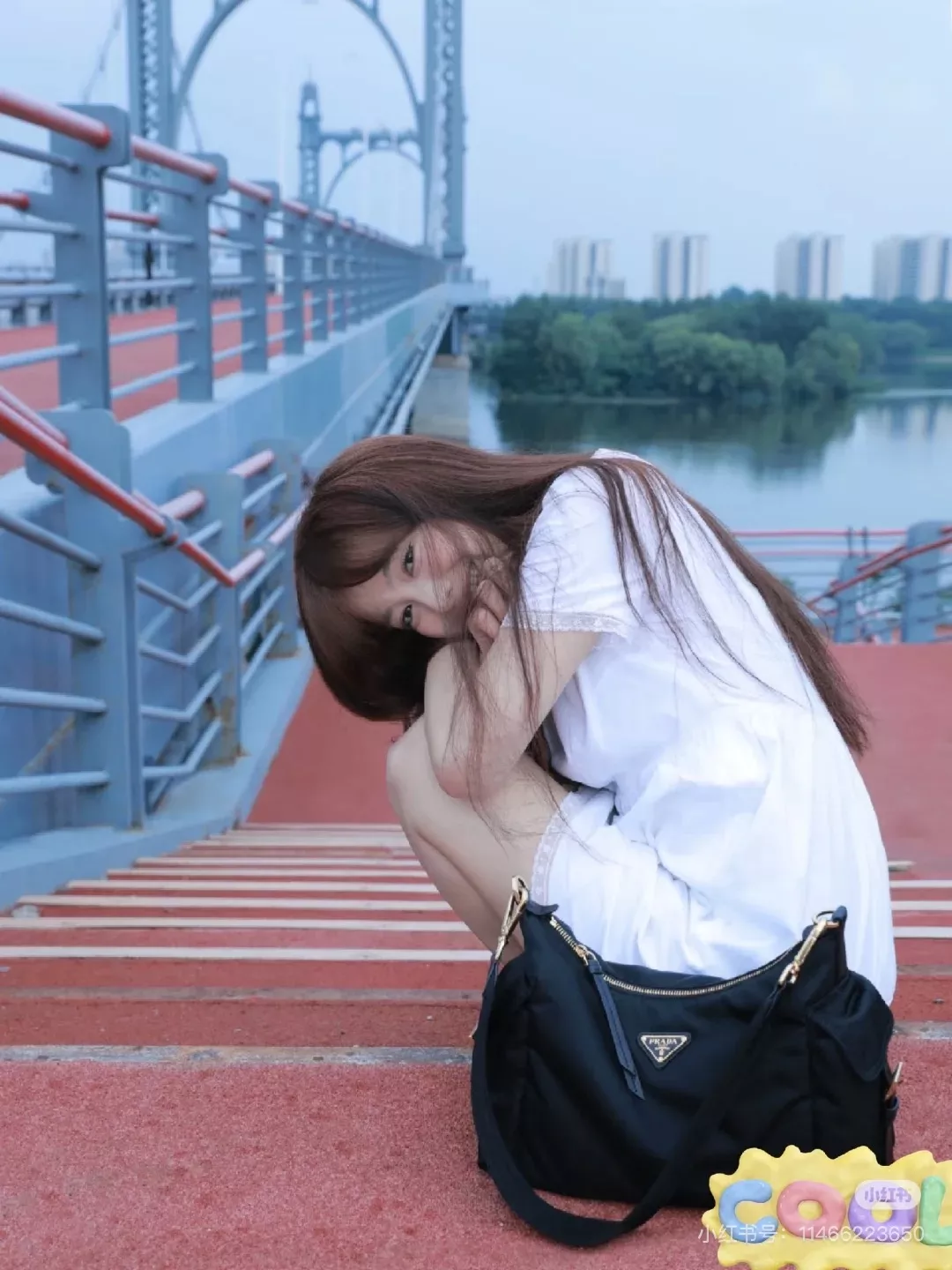 프라다 리나일론 포켓 숄더백 상세 이미지 16