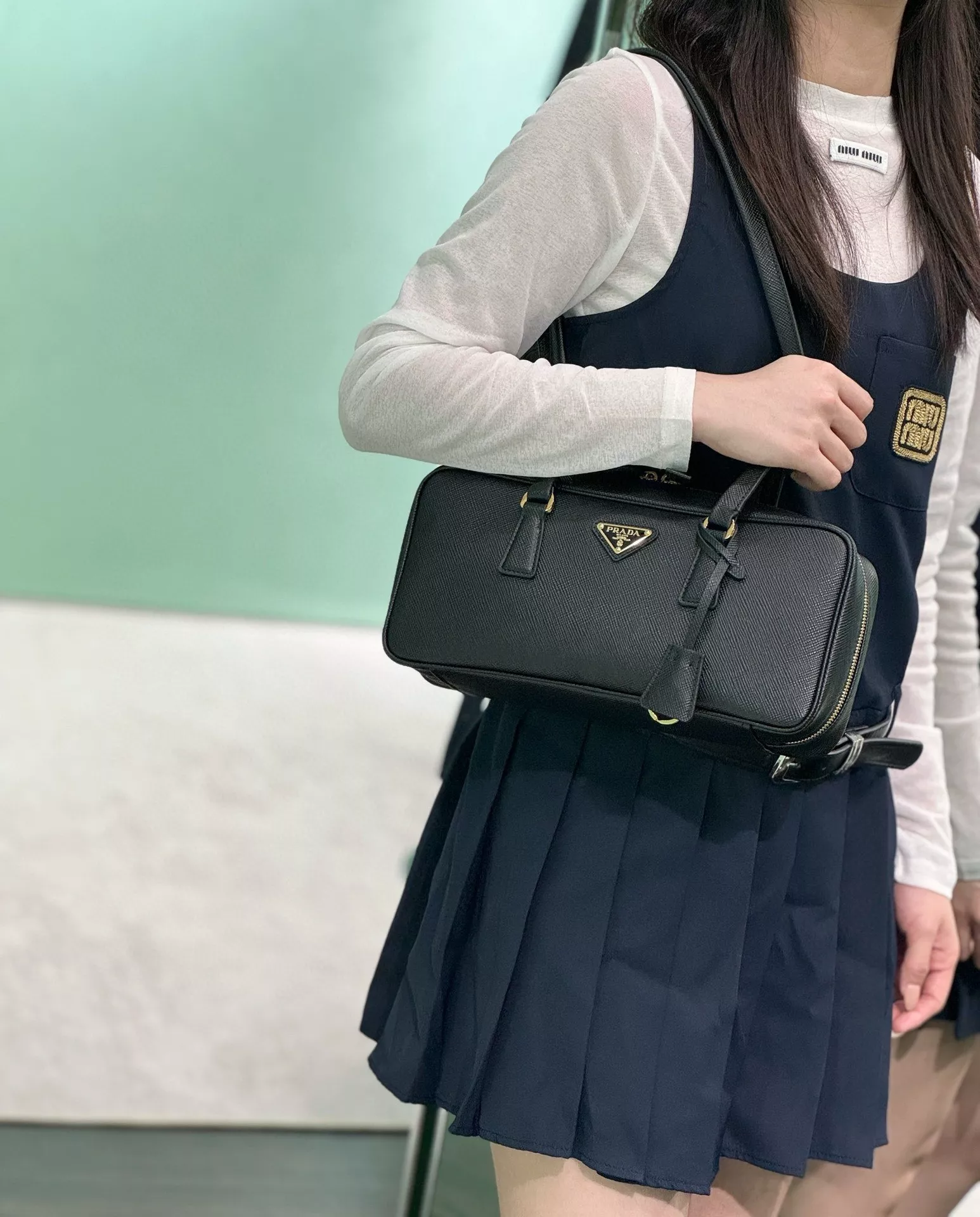 프라다 빈티지 무드 언더암 가방 상세 이미지 12