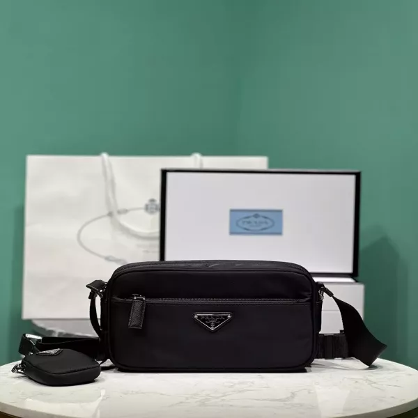 프라다 나일론 삼합일 레더 트림 숄더백