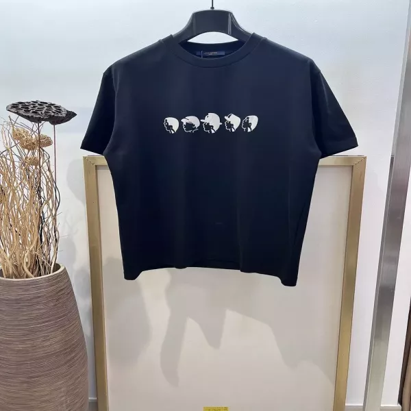 루이비통 보이 그래픽 입체 프린트 반소매 티셔츠