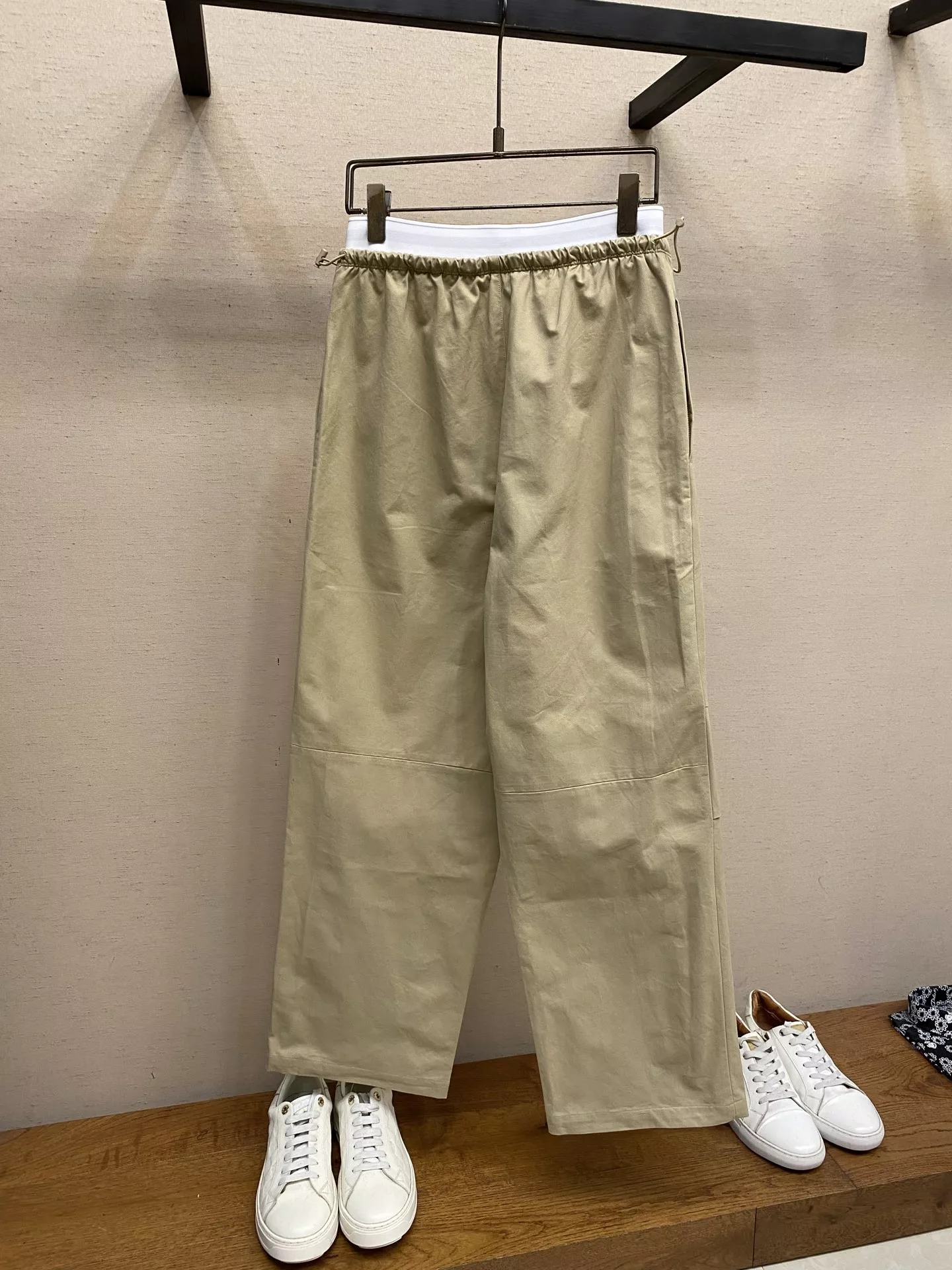 알렉산더왕 로고 포인트 카키 롱팬츠 상세 이미지 2