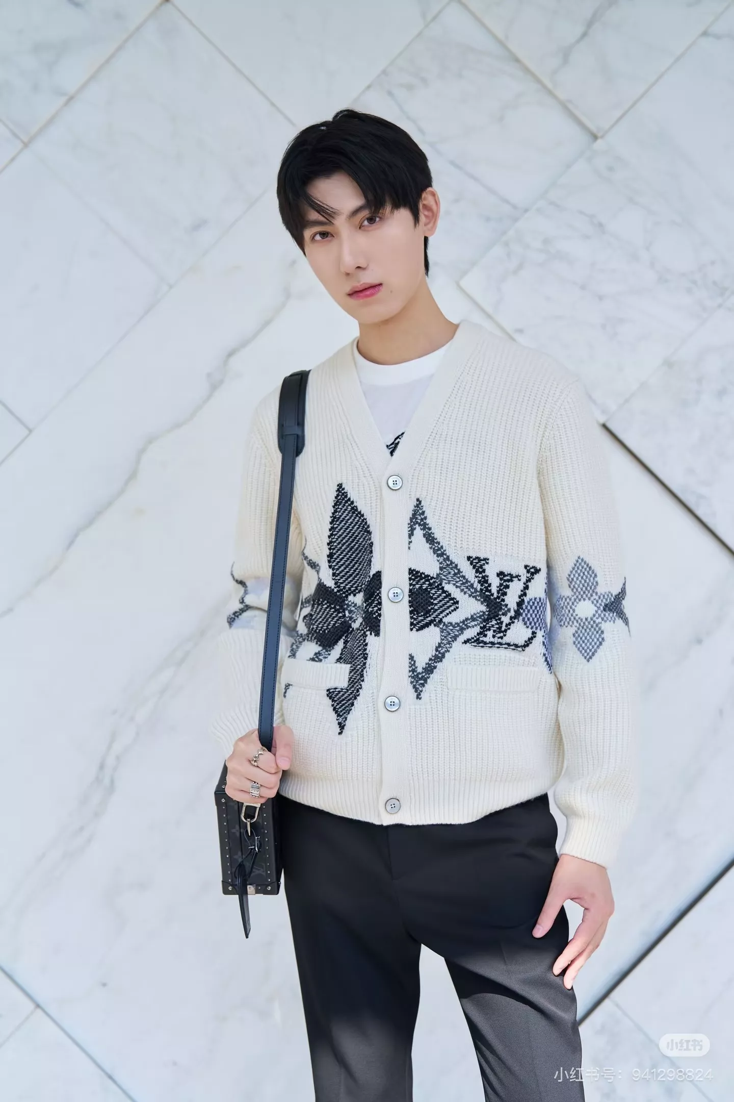 루이비통 플라워 모노그램 니트 가디건 상세 이미지 18