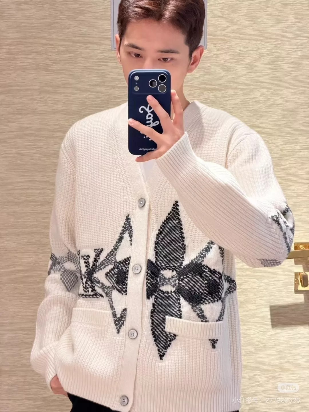 루이비통 플라워 모노그램 니트 가디건 상세 이미지 12