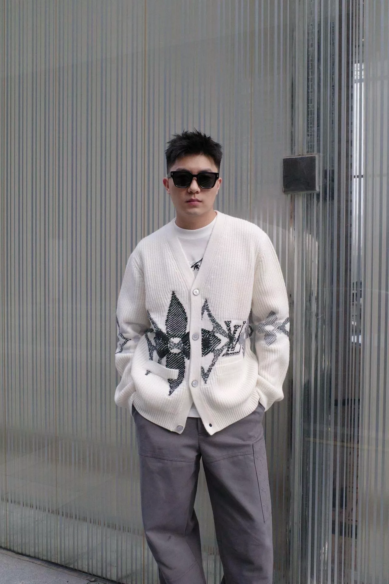 루이비통 플라워 모노그램 니트 가디건 상세 이미지 16