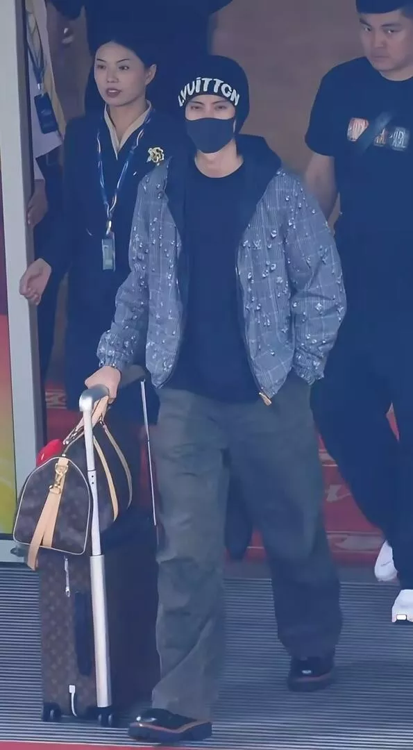 루이비통 모노그램 양면 후드 윈드 재킷 상세 이미지 16
