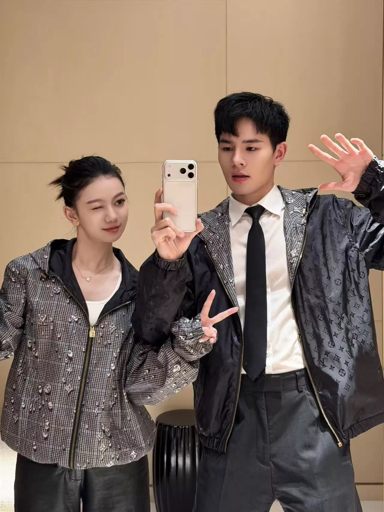루이비통 모노그램 양면 후드 윈드 재킷 상세 이미지 22