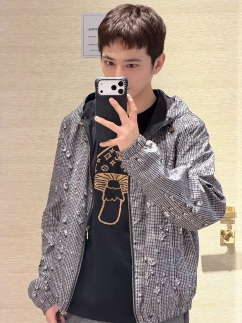 루이비통 모노그램 양면 후드 윈드 재킷 상세 이미지 24