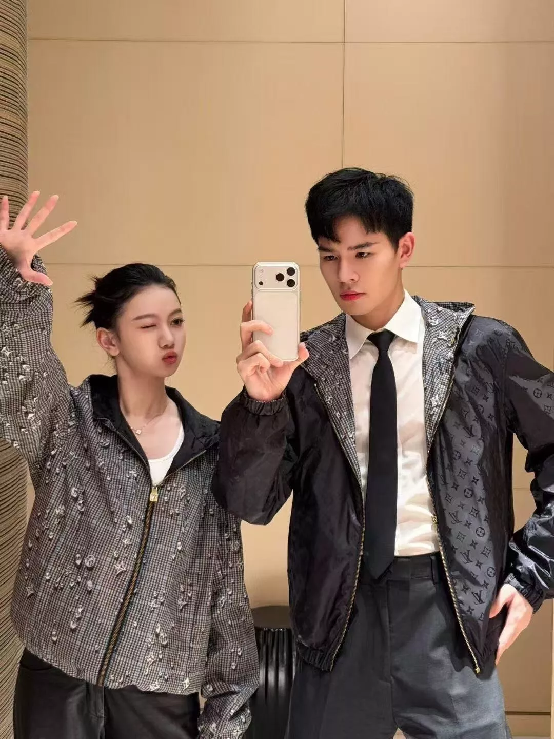 루이비통 모노그램 양면 후드 윈드 재킷 상세 이미지 21