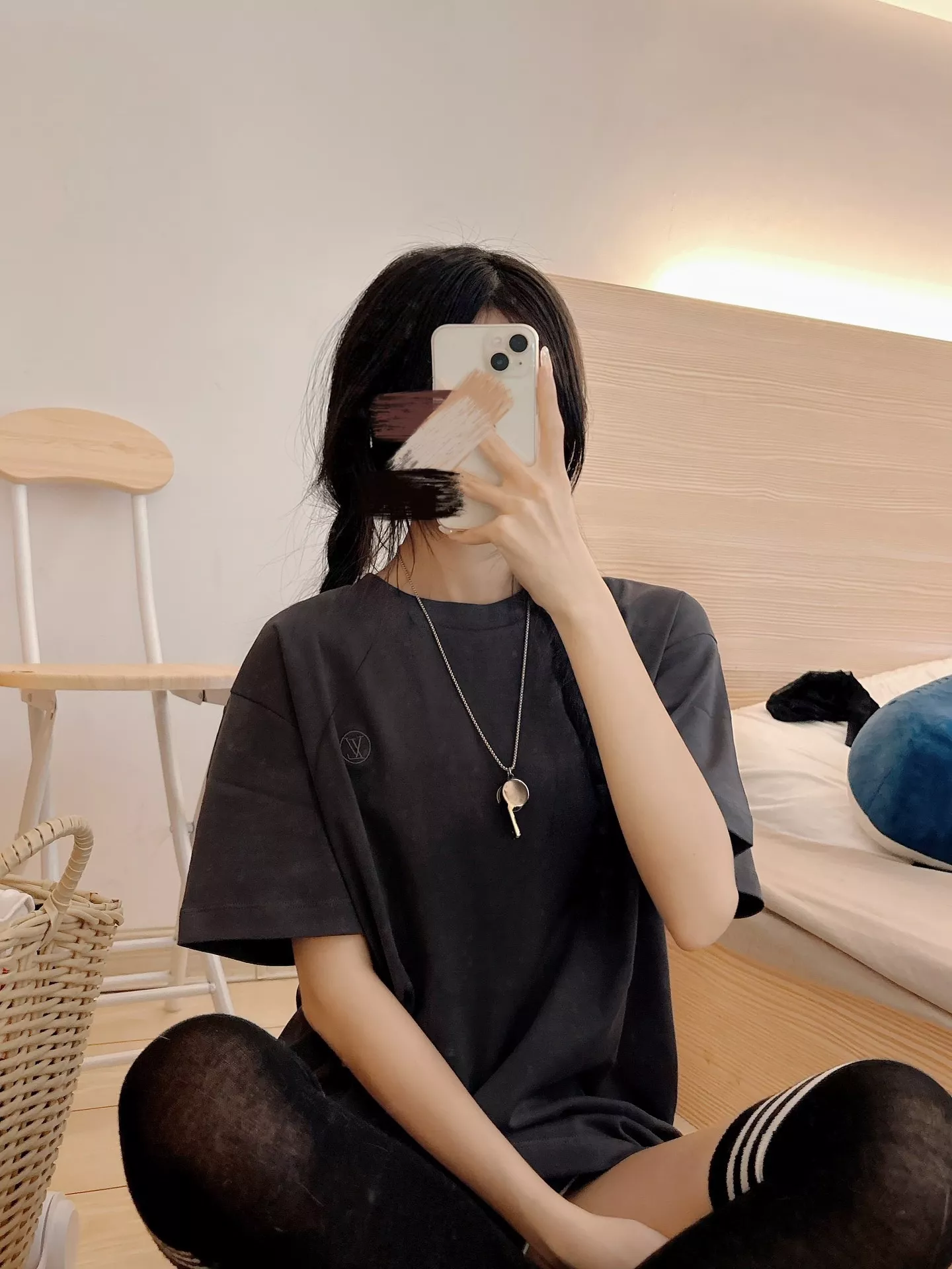 루이비통 클래식 체스트 자수 포인트 반소매 상세 이미지 12