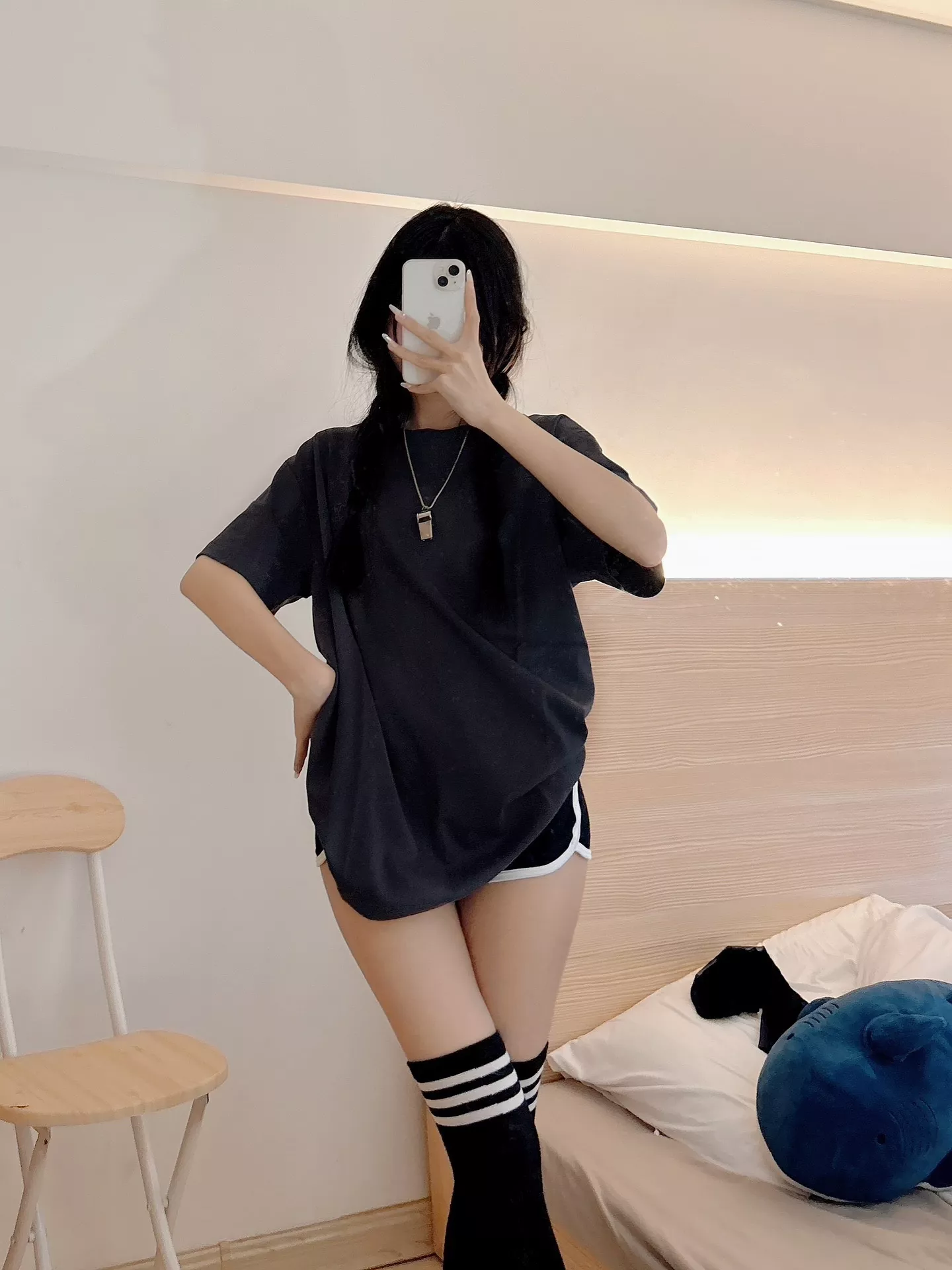 루이비통 클래식 체스트 자수 포인트 반소매 상세 이미지 11