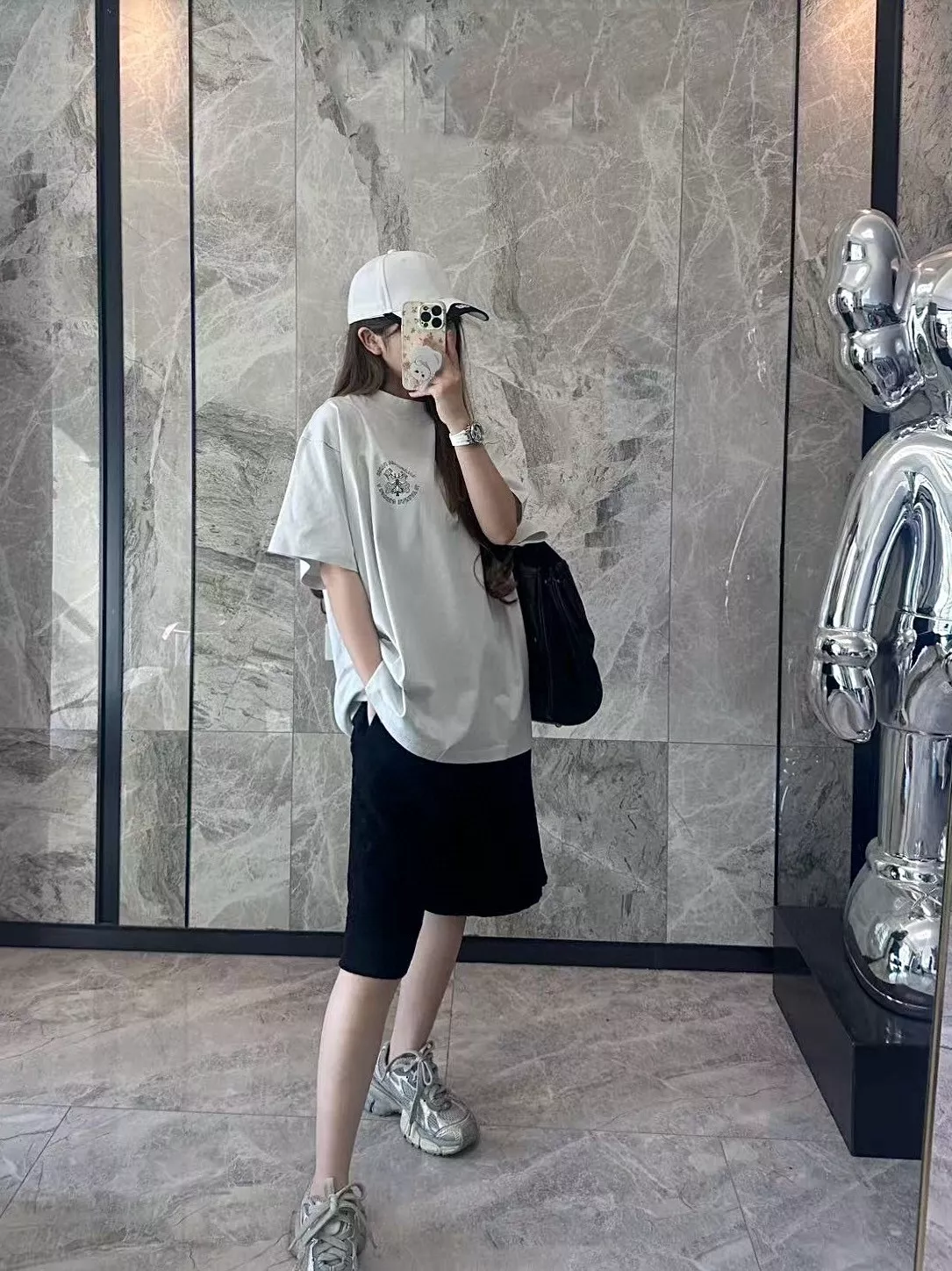 발렌시아가 키홀더 배지 프린트 반팔 상세 이미지 19
